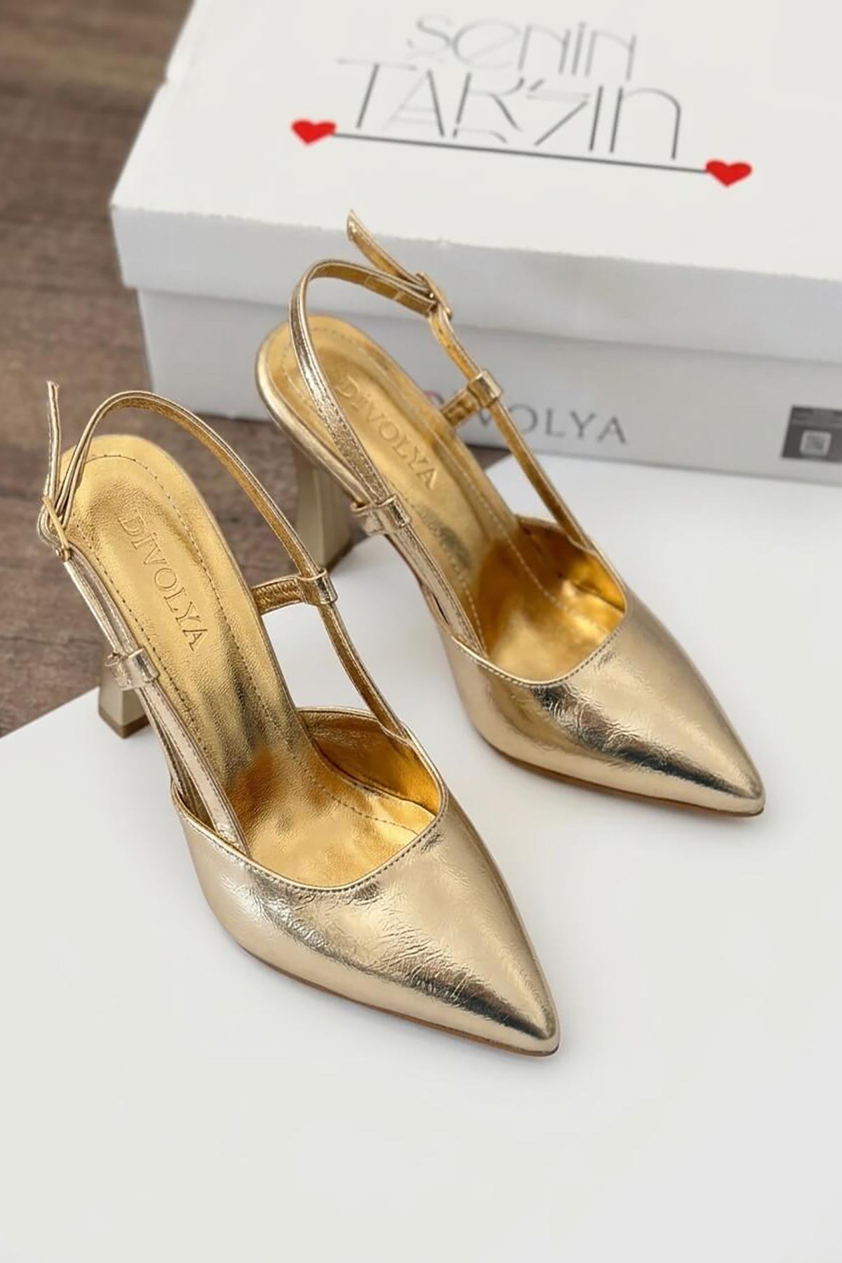 Semiras Gold Kırışık Rugan Yanları Açık ( 9 cm Topuklu ) Sivri Burun Topuklu Ayakkabı