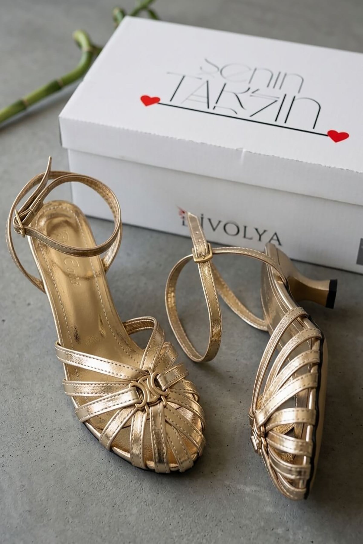 Silance Gold ( 3 cm Topuklu ) Kafesli Kısa Topuklu Gold Toka Detaylı Gece ve Günlük Kullanım Sandalet