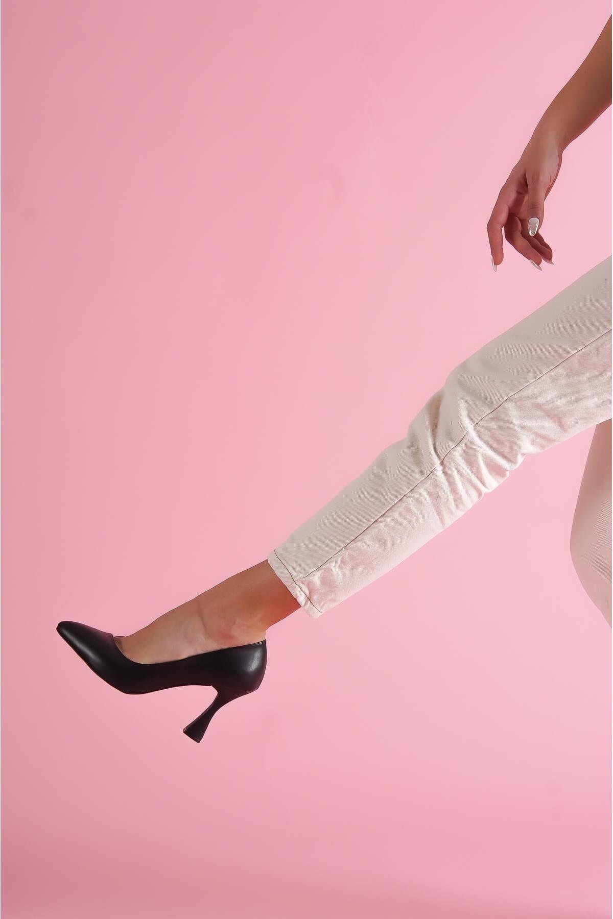 Violet Siyah Burnu Şeffaf Detaylı Günlük Kullanım Stiletto