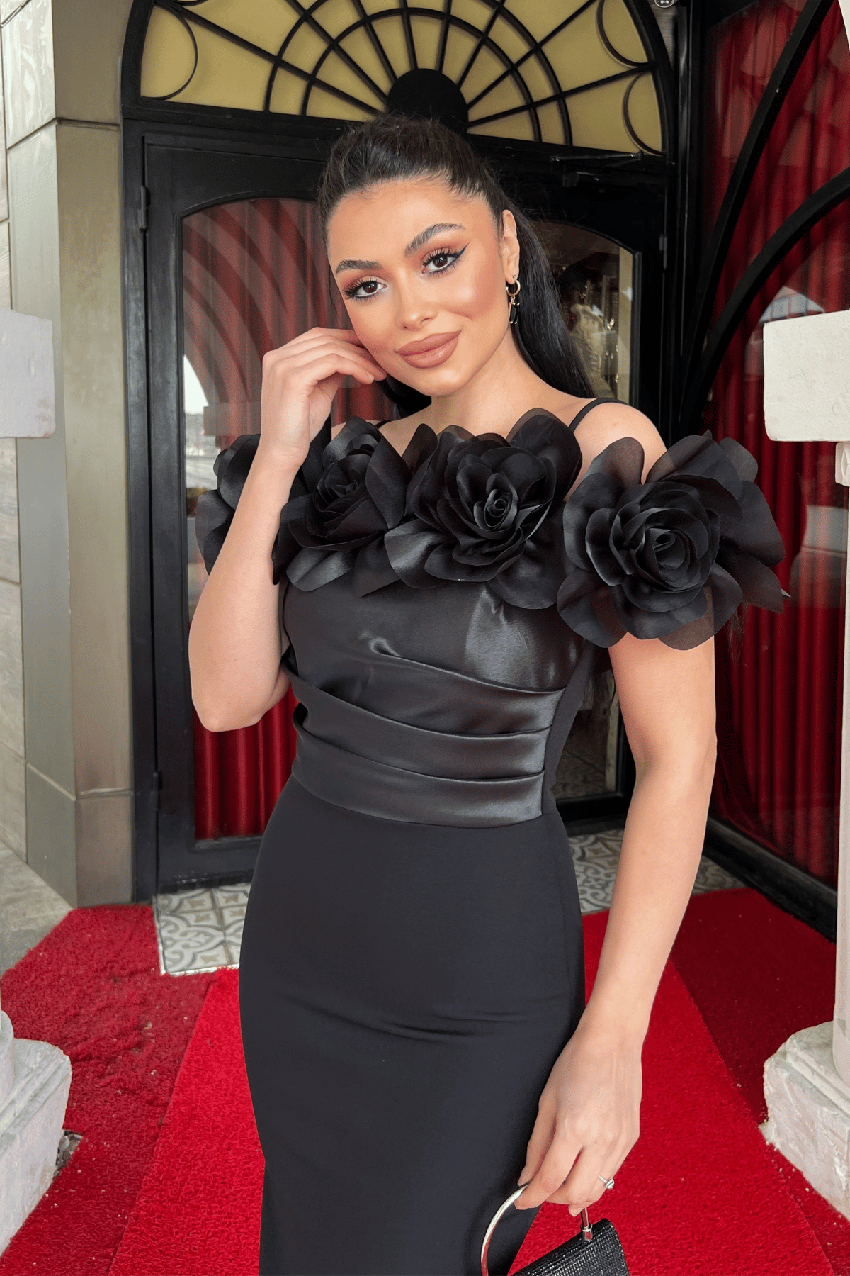 Alt Atlas Kumaş Üst Organze Kumaş Gül Detaylı Kalem Elbise - SİYAH