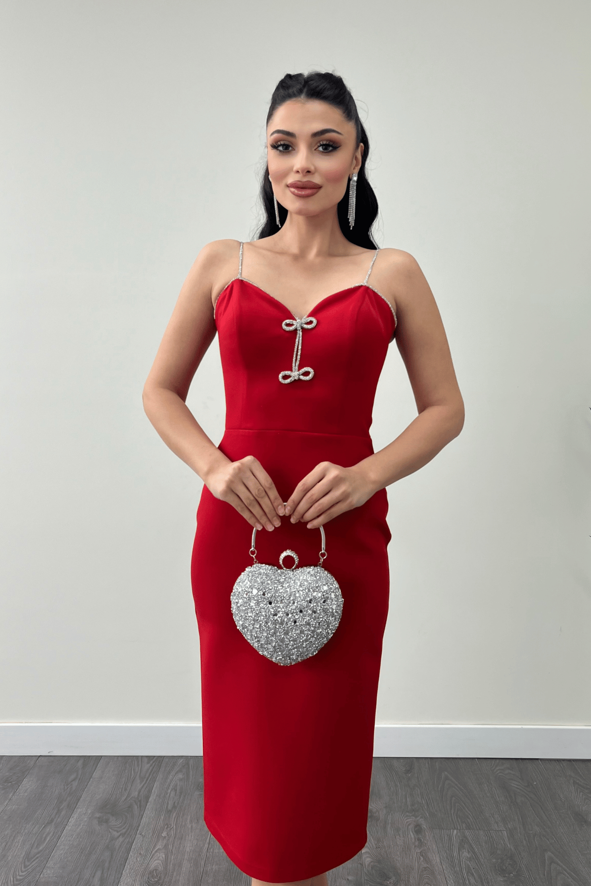 Atlas Kumaş Askılı Payet Detaylı Kalem Elbise - KIRMIZI