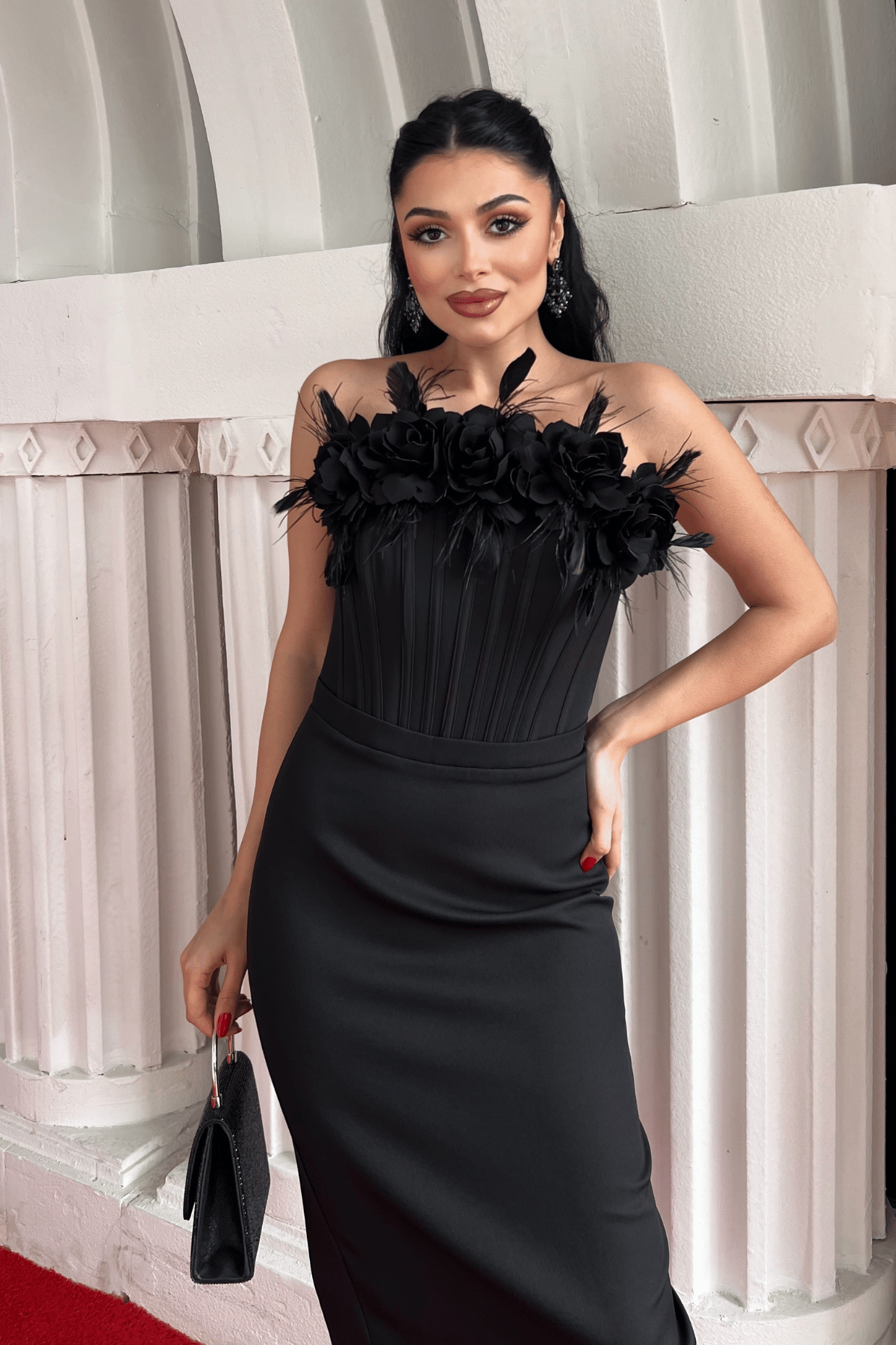 Atlas Kumaş Balenli Gül Detaylı Kalem Elbise - SİYAH