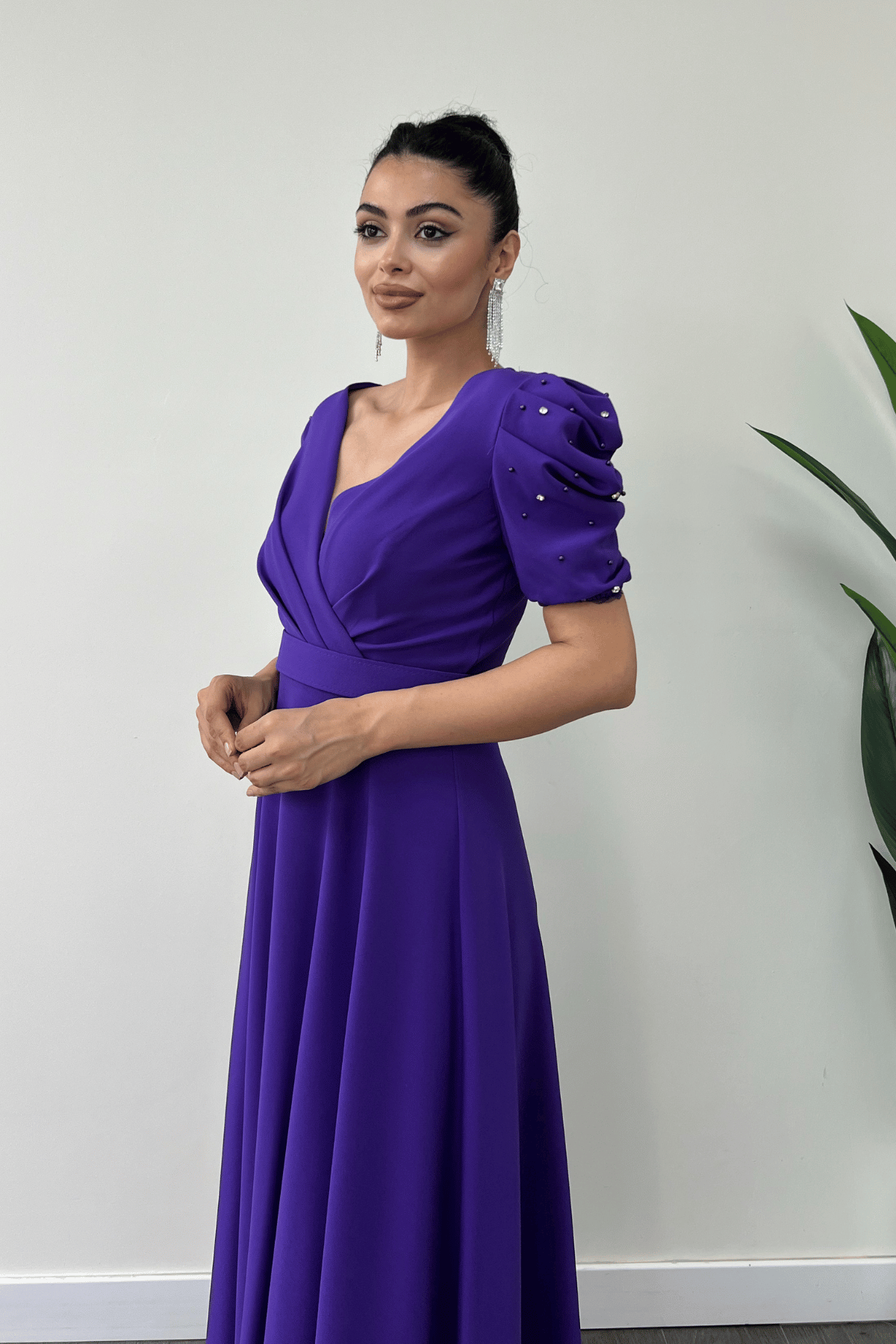 Atlas Kumaş Balon Kol İnci Detaylı Midi Elbise - MOR