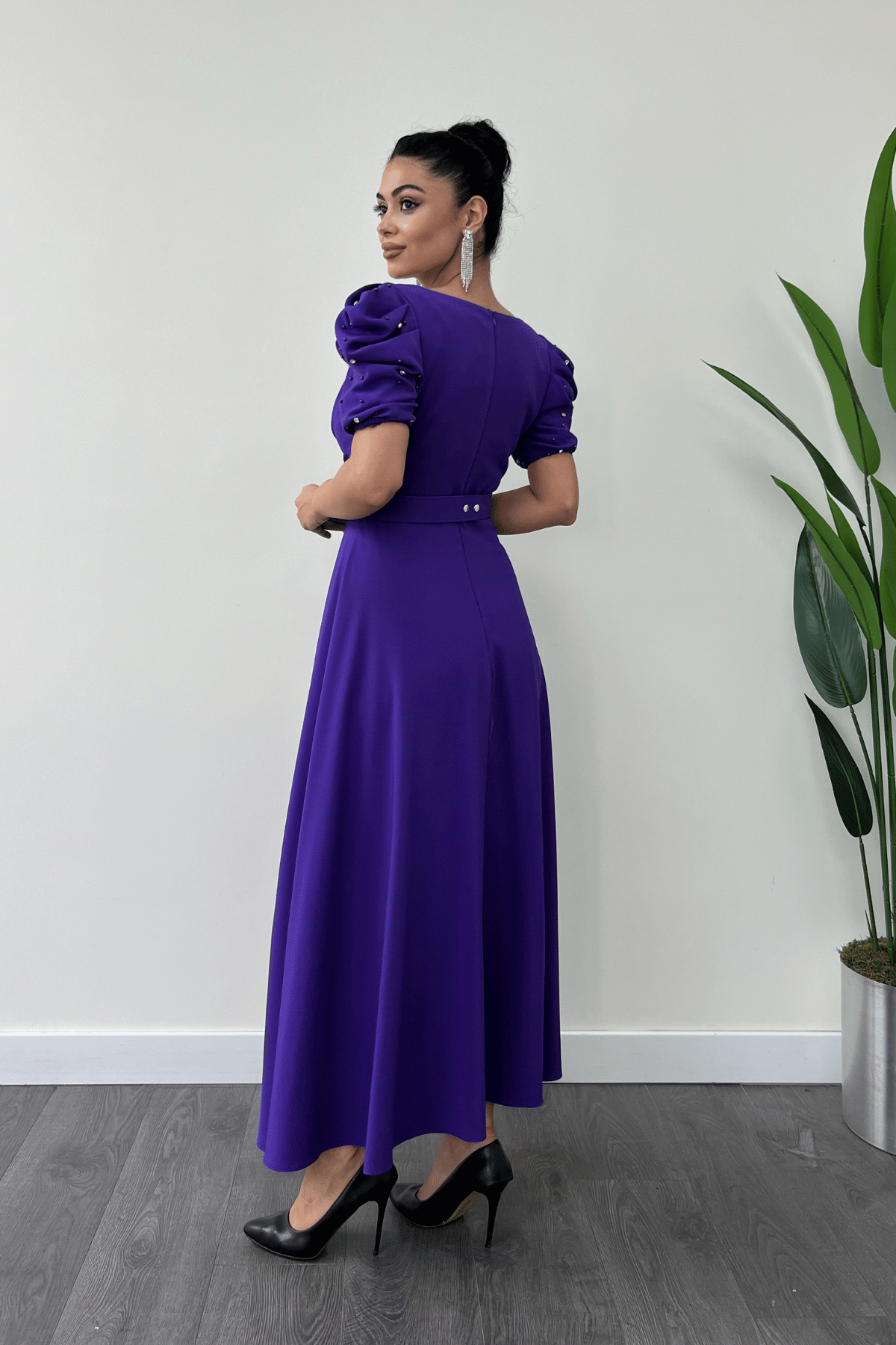 Atlas Kumaş Balon Kol İnci Detaylı Midi Elbise - MOR