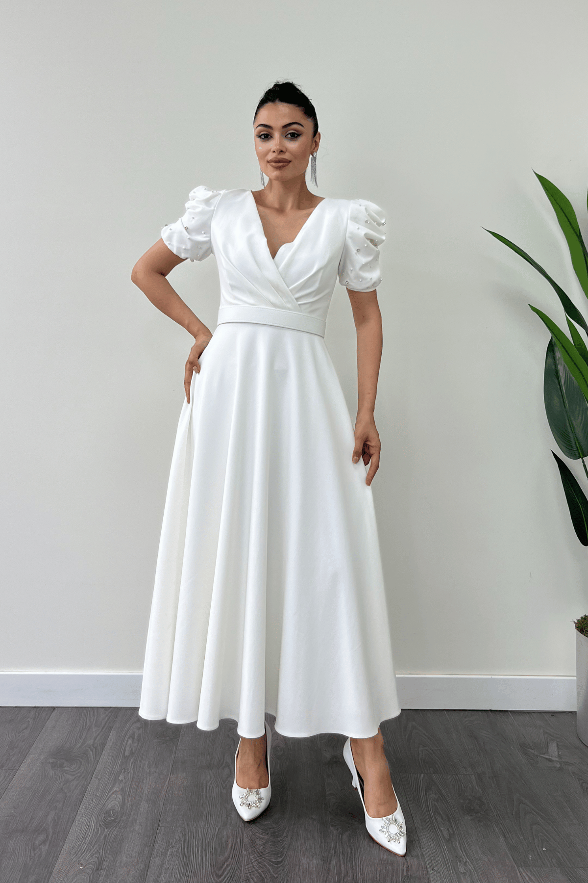 Atlas Kumaş Balon Kol İnci Detaylı Midi Elbise - BEYAZ