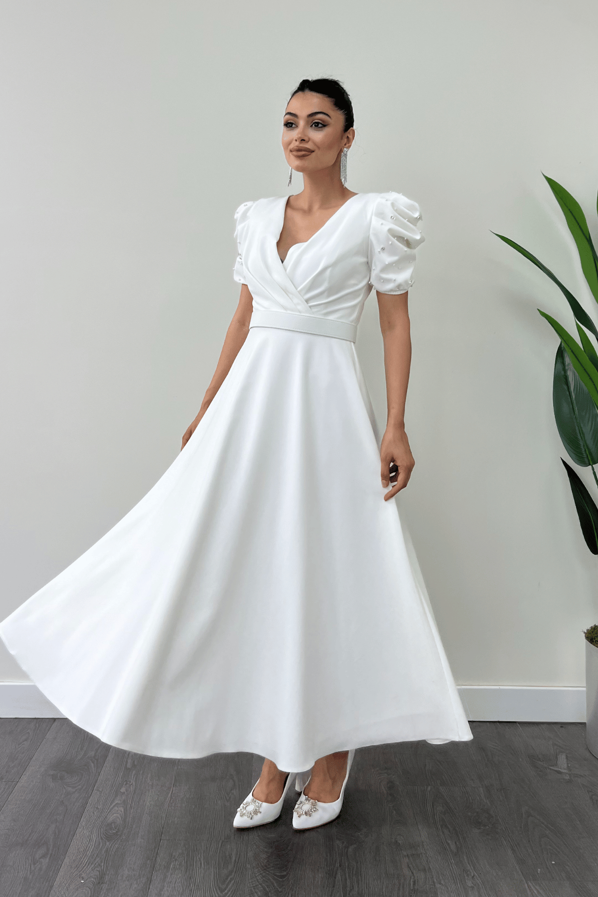 Atlas Kumaş Balon Kol İnci Detaylı Midi Elbise - BEYAZ