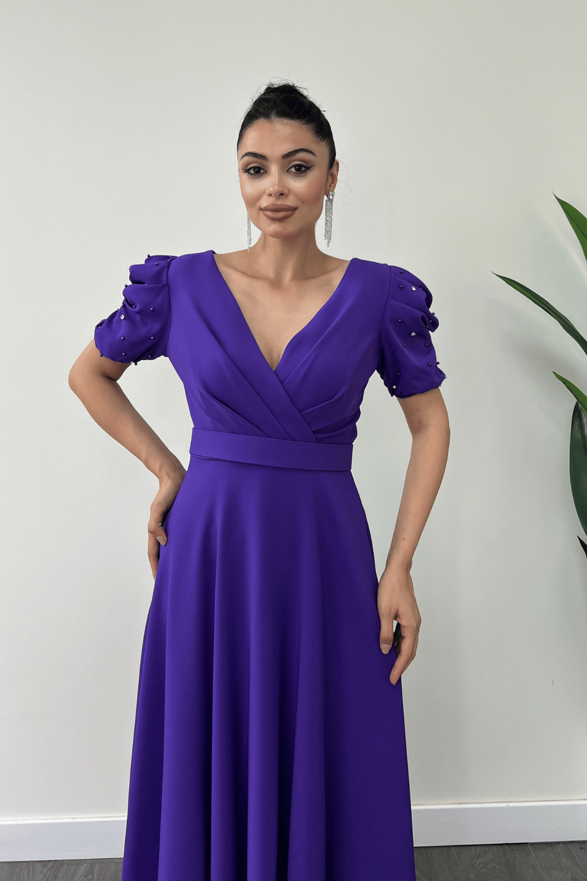 Atlas Kumaş Balon Kol İnci Detaylı Midi Elbise - MOR