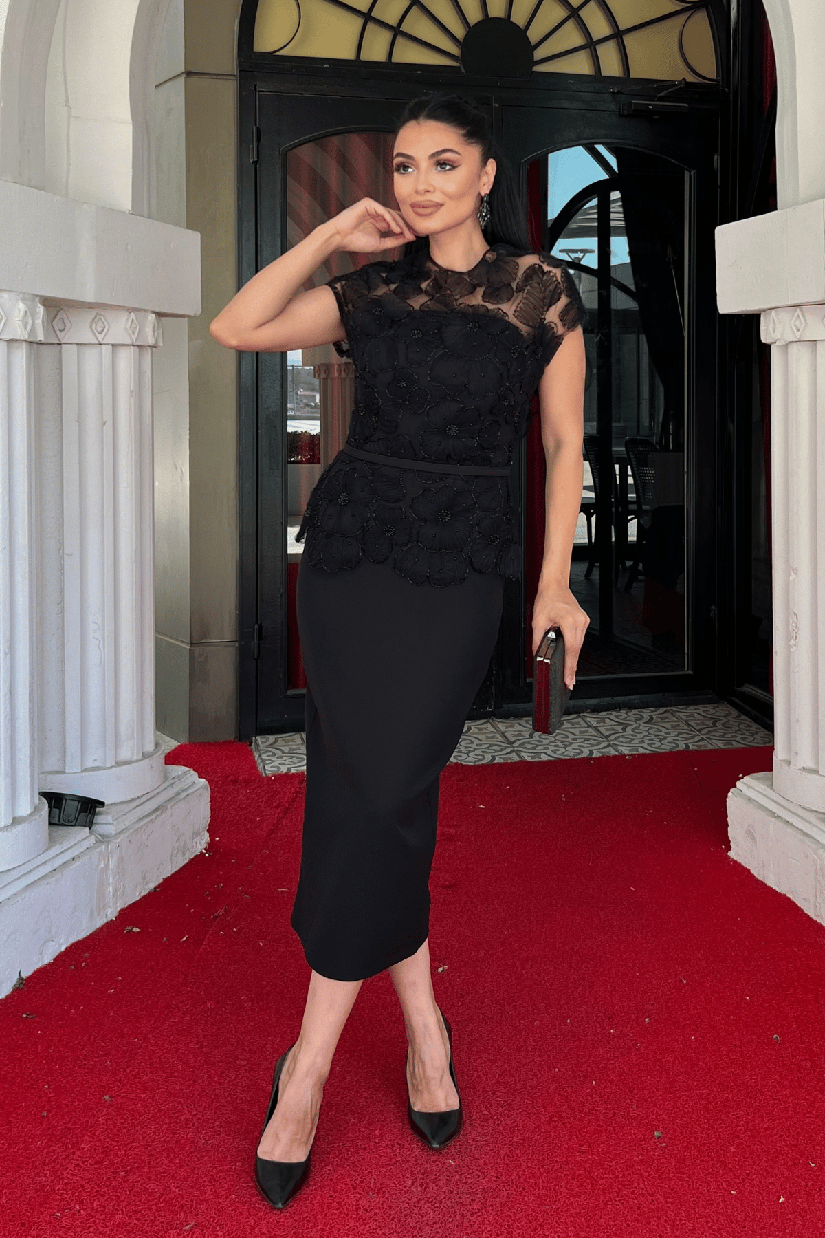 Atlas Kumaş Boncuk Detaylı Kalem Elbise - SİYAH