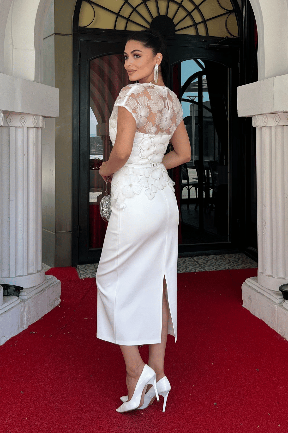 Atlas Kumaş Boncuk Detaylı Kalem Elbise - BEYAZ