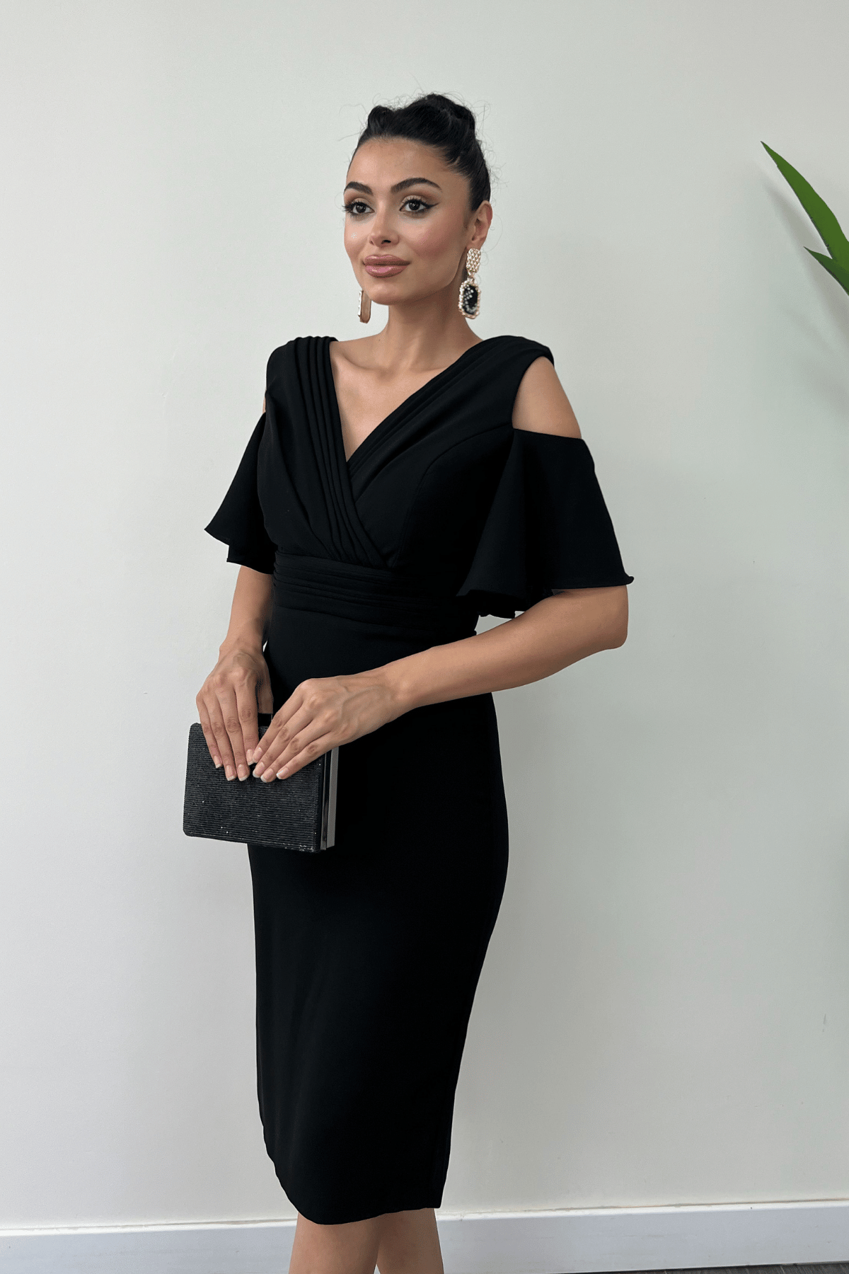 Atlas Kumaş Büzgü Detaylı Kalem Elbise - SİYAH
