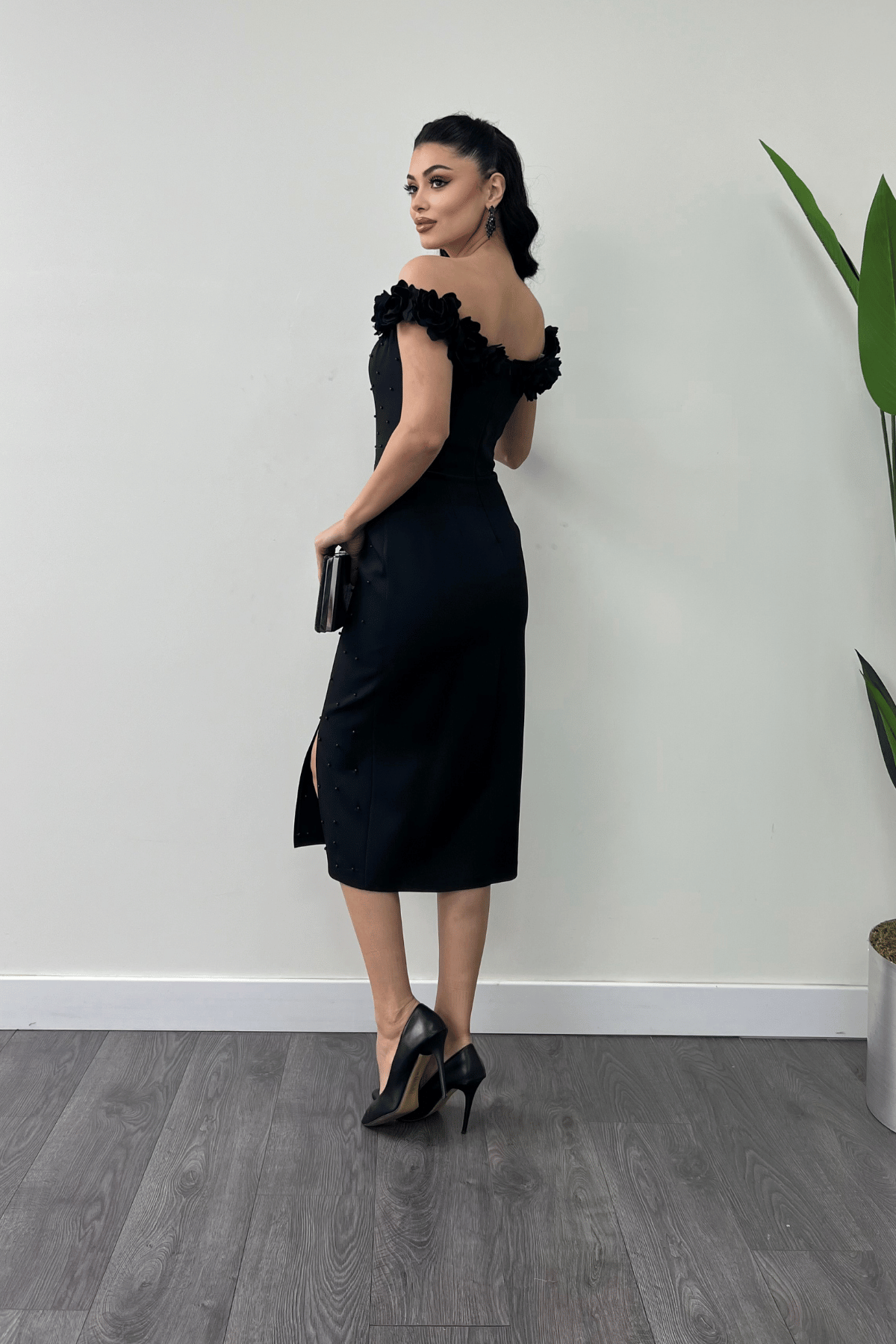 Atlas Kumaş Çiçekli İnci Detaylı Kalem Elbise - SİYAH