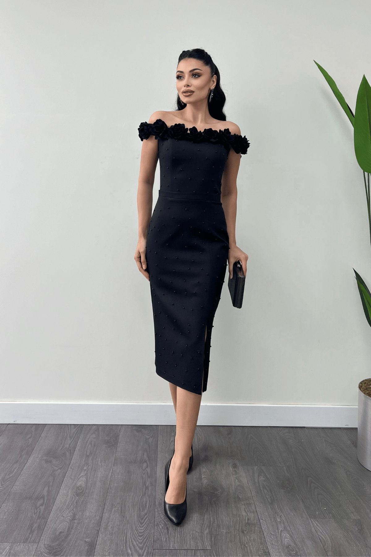 Atlas Kumaş Çiçekli İnci Detaylı Kalem Elbise - SİYAH