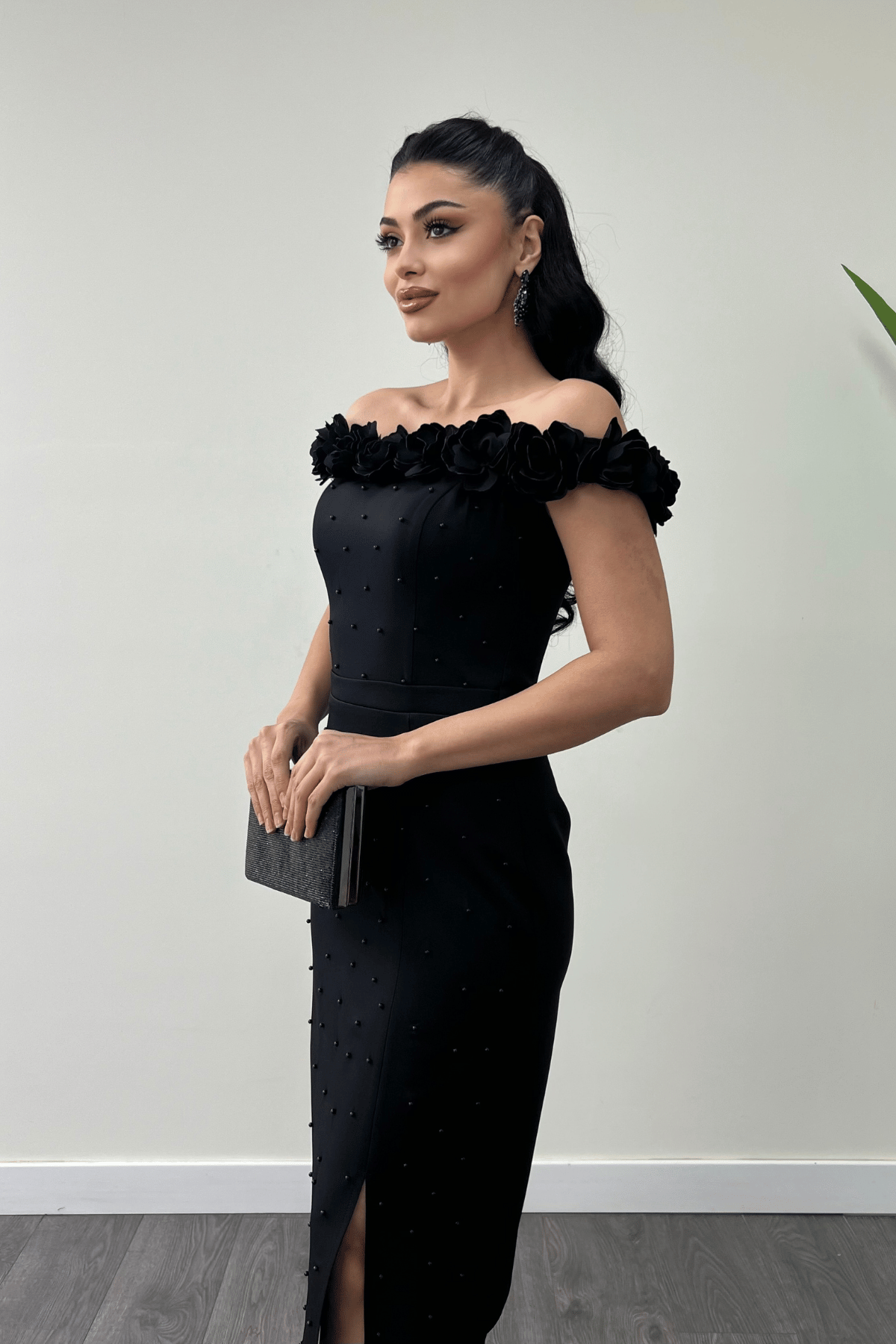 Atlas Kumaş Çiçekli İnci Detaylı Kalem Elbise - SİYAH