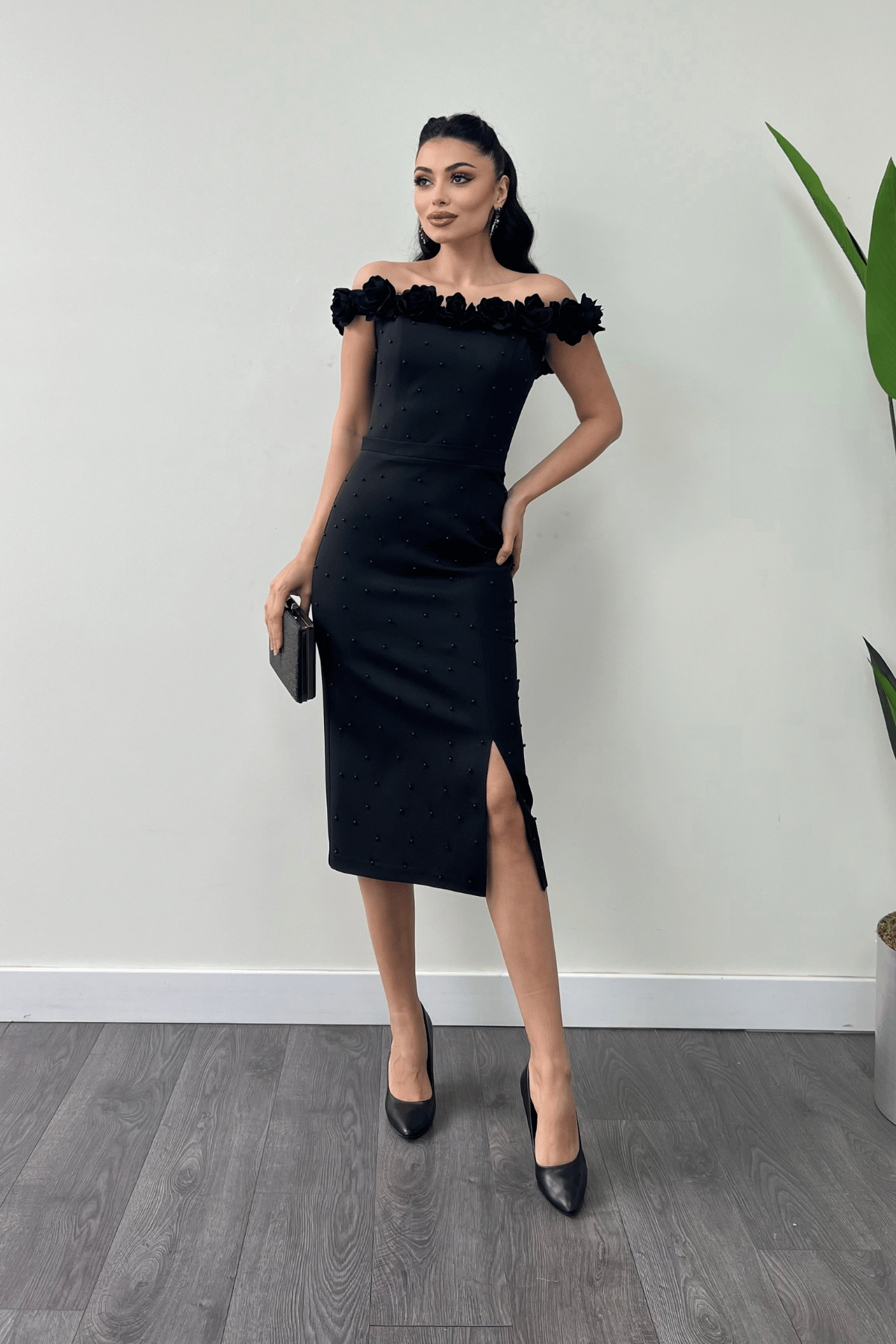 Atlas Kumaş Çiçekli İnci Detaylı Kalem Elbise - SİYAH