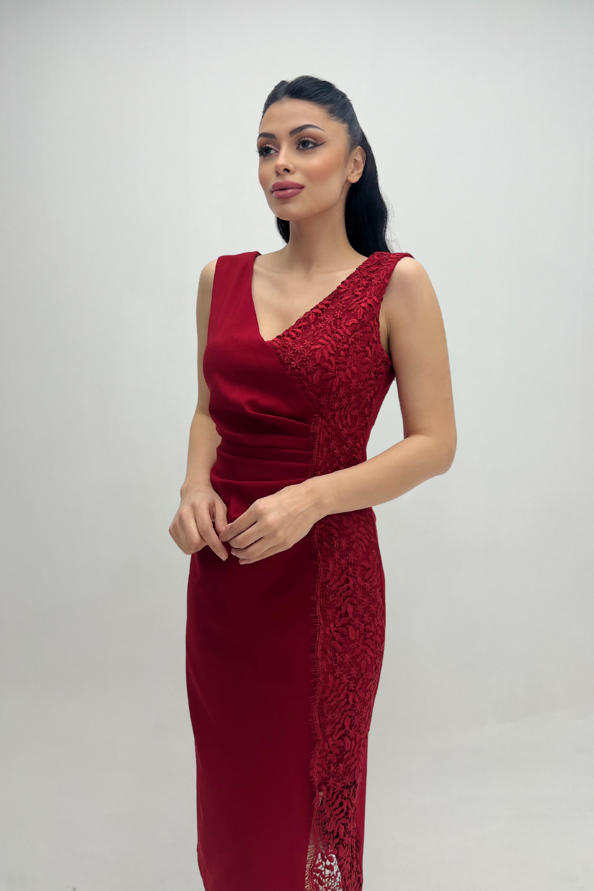 Atlas Kumaş Dantel Detaylı Kalem Elbise KIRMIZI