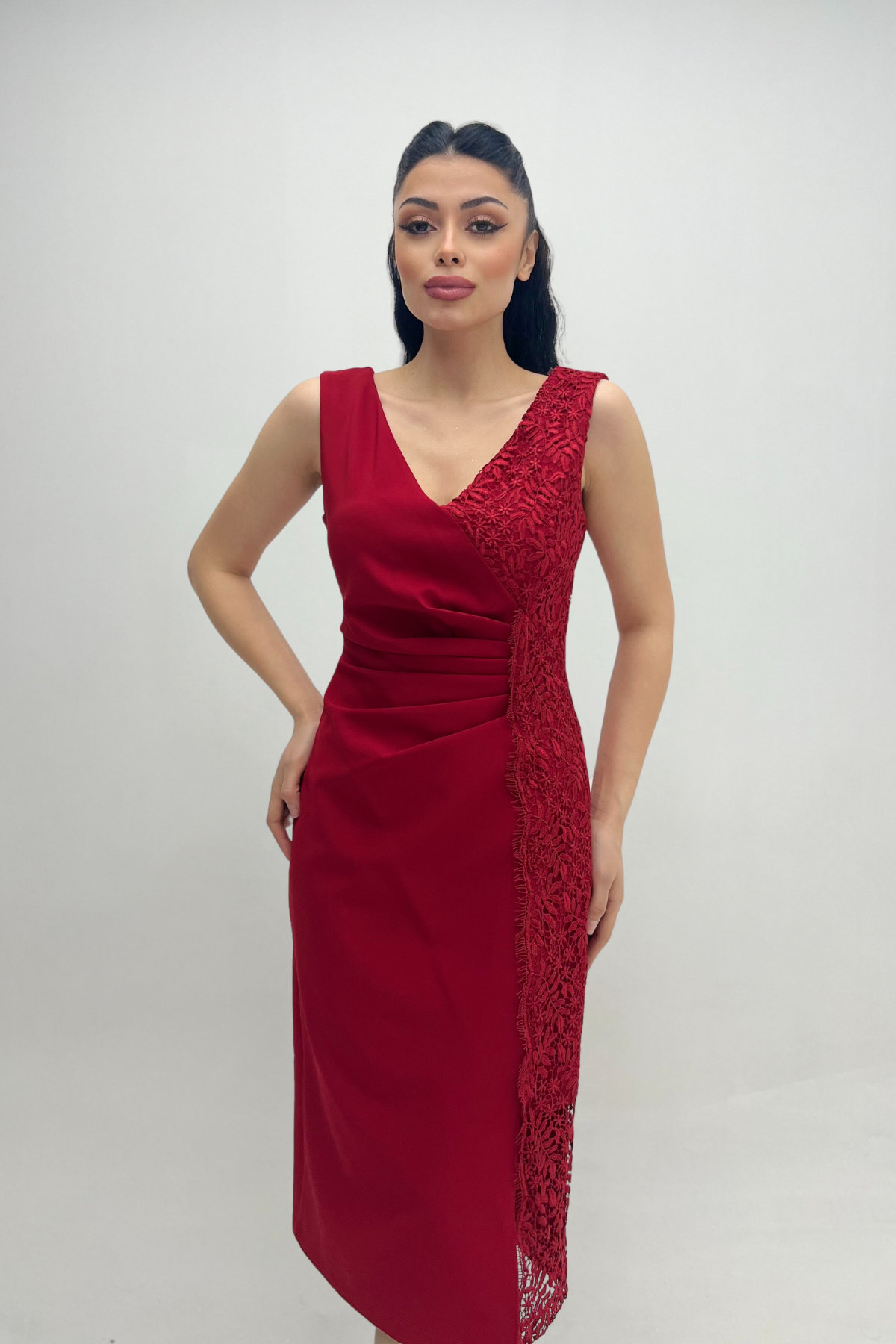 Atlas Kumaş Dantel Detaylı Kalem Elbise KIRMIZI