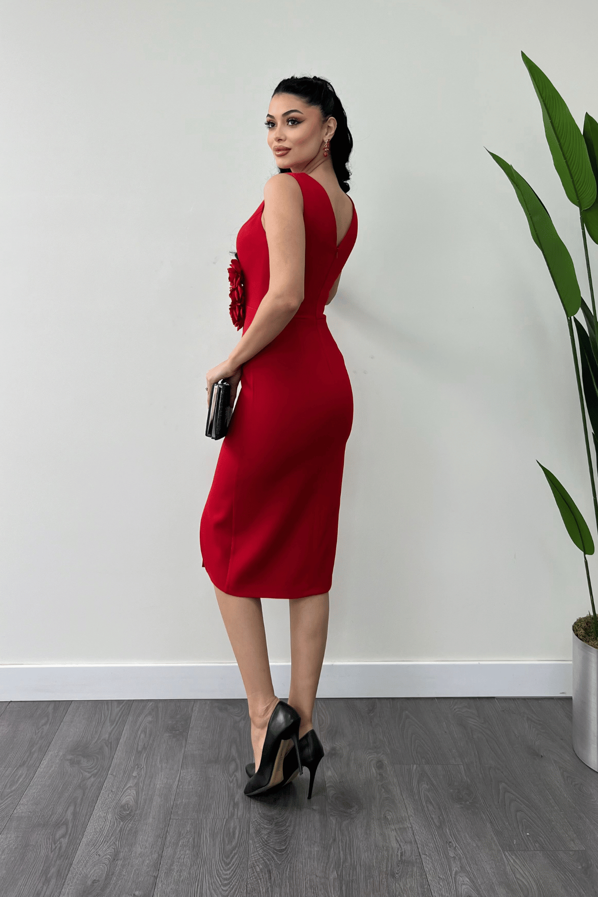 Atlas Kumaş Gül Detaylı Kalem Elbise - KIRMIZI