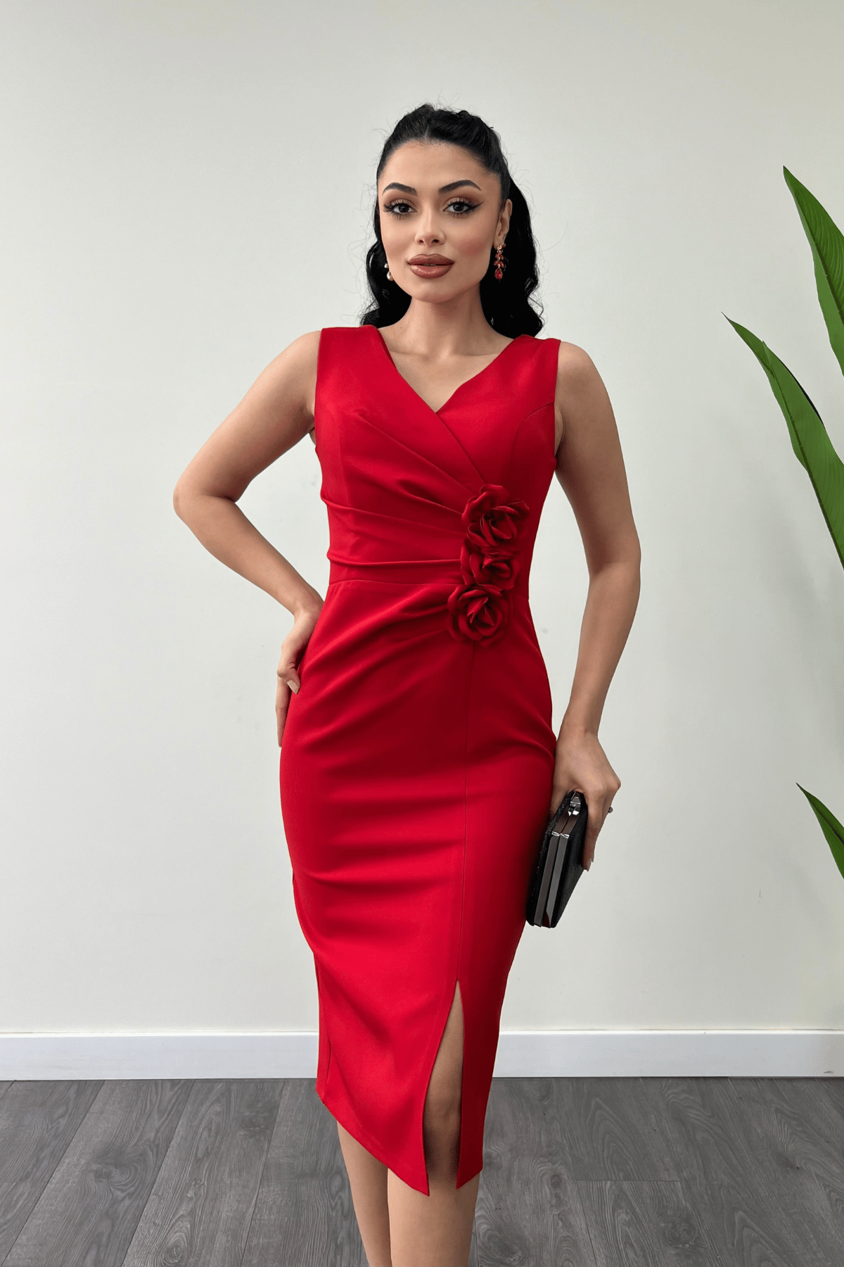 Atlas Kumaş Gül Detaylı Kalem Elbise - KIRMIZI