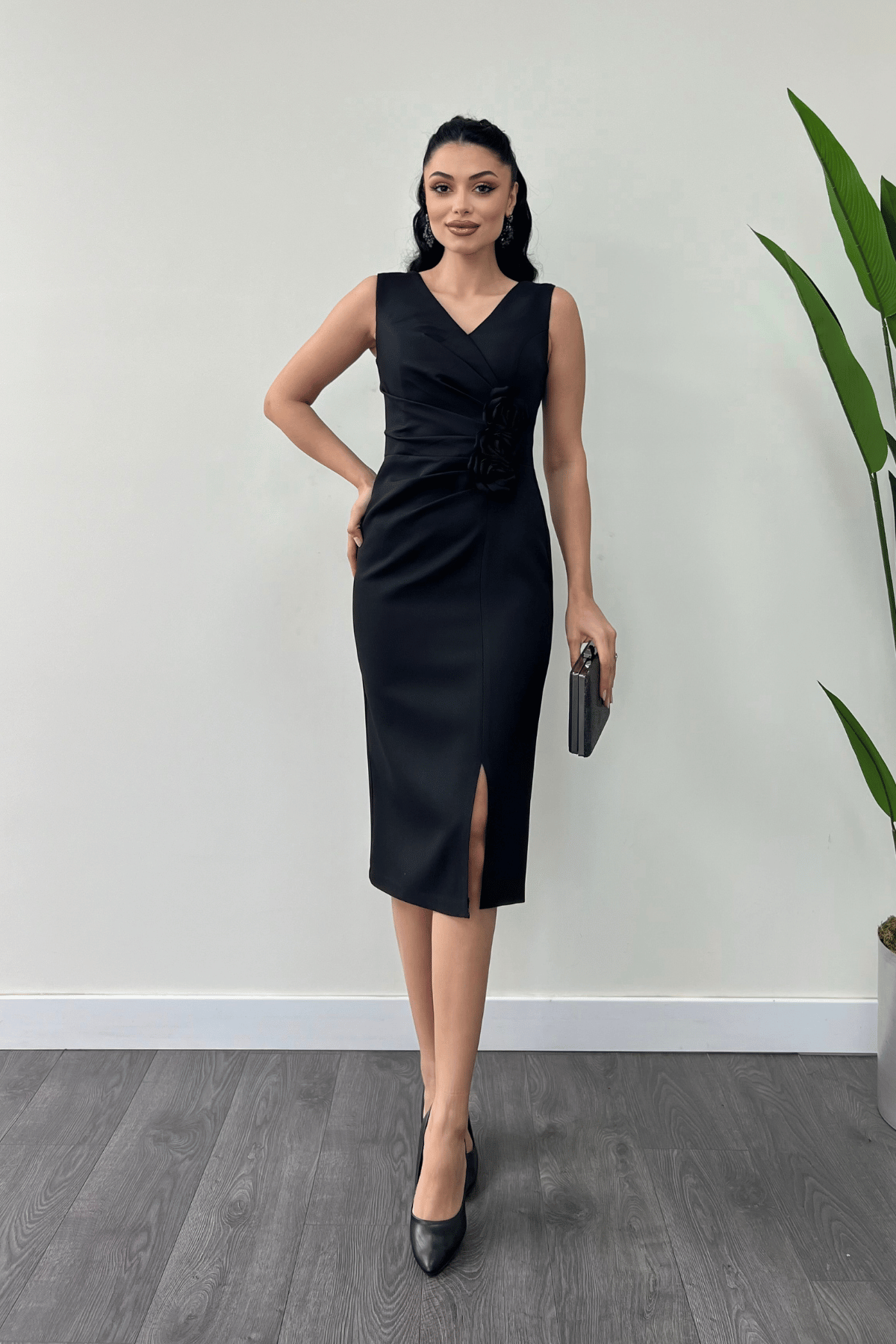 Atlas Kumaş Gül Detaylı Kalem Elbise - SİYAH