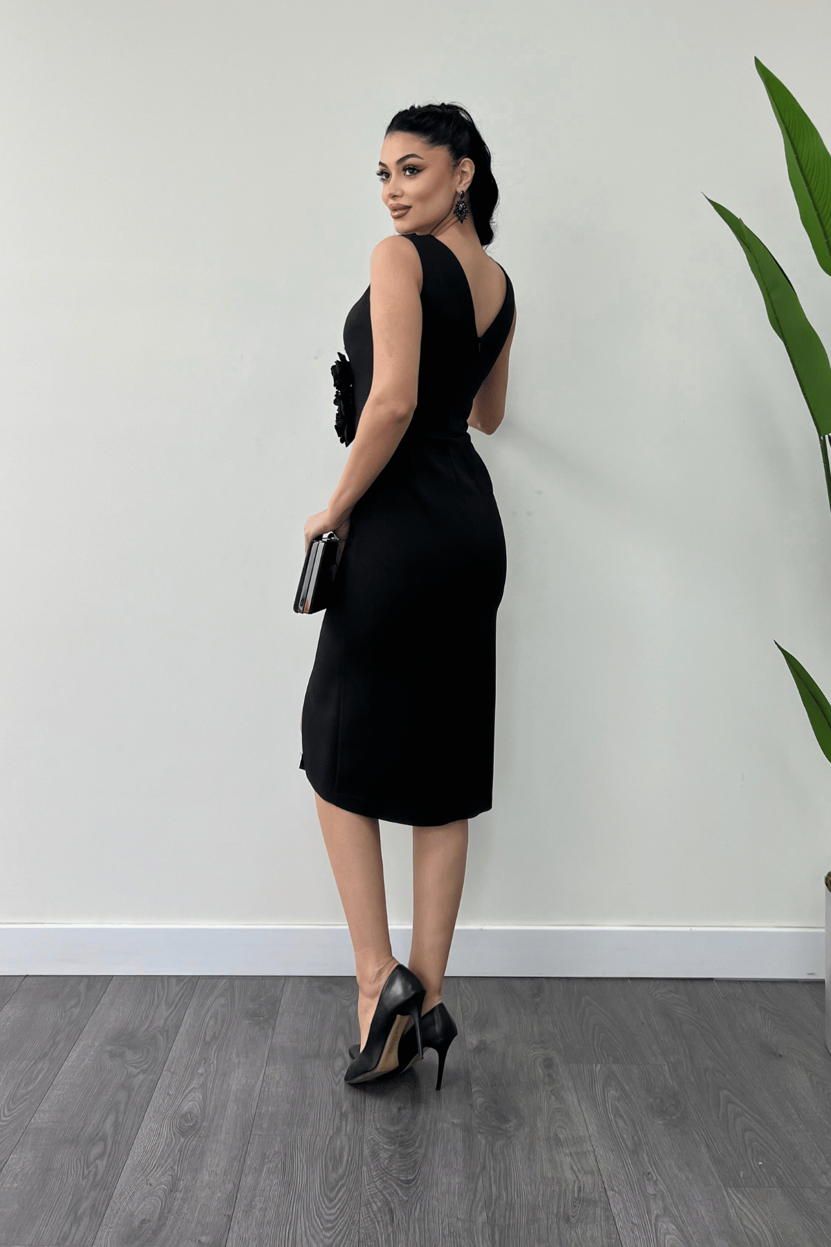 Atlas Kumaş Gül Detaylı Kalem Elbise - SİYAH