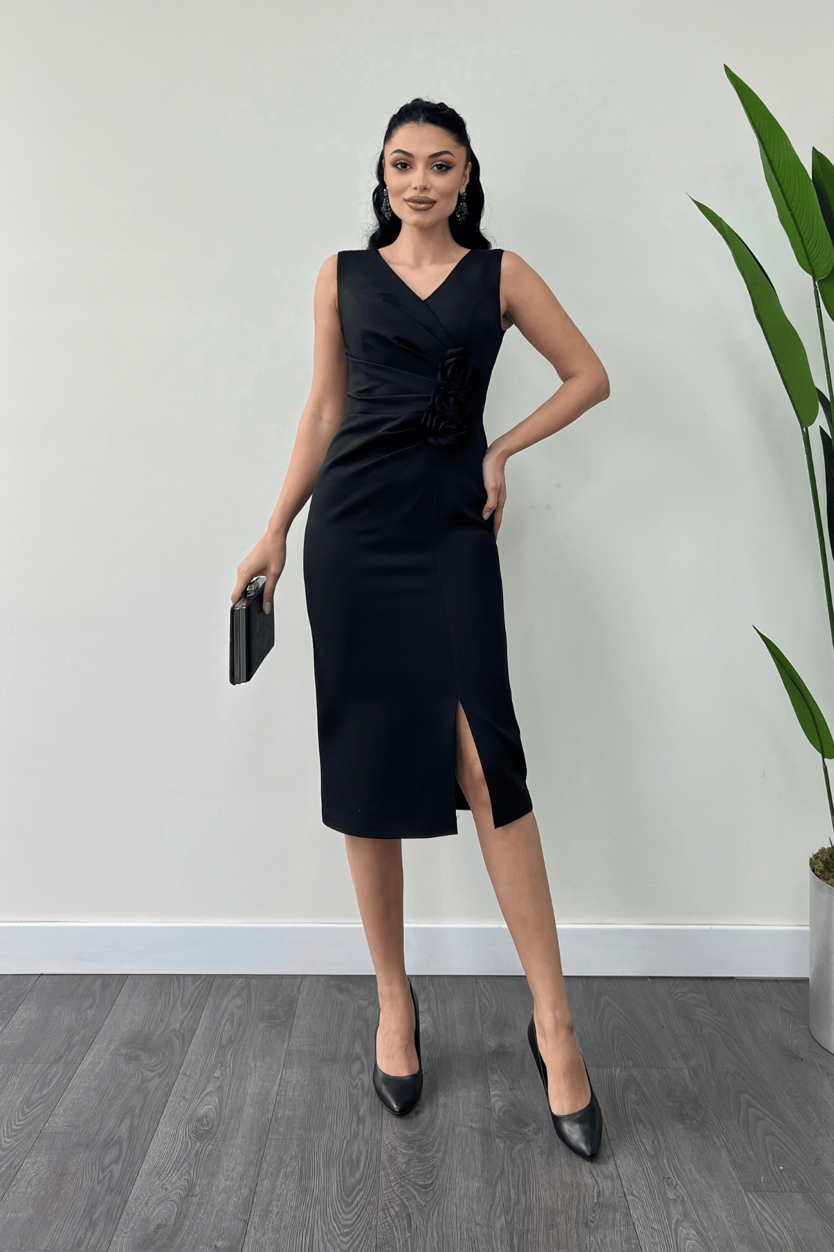 Atlas Kumaş Gül Detaylı Kalem Elbise - SİYAH