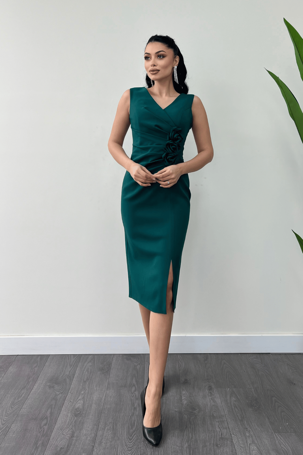 Atlas Kumaş Gül Detaylı Kalem Elbise - ZÜMRÜT YEŞİL