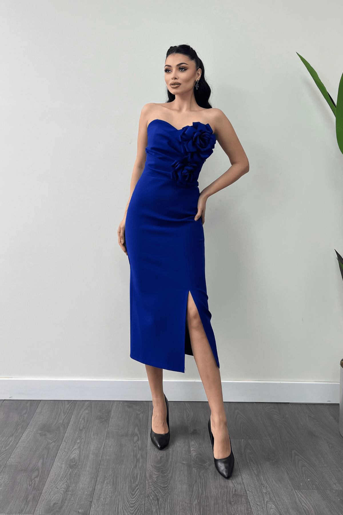 Atlas Kumaş Gül Detaylı Straplez Kalem Elbise - SAKS MAVİ