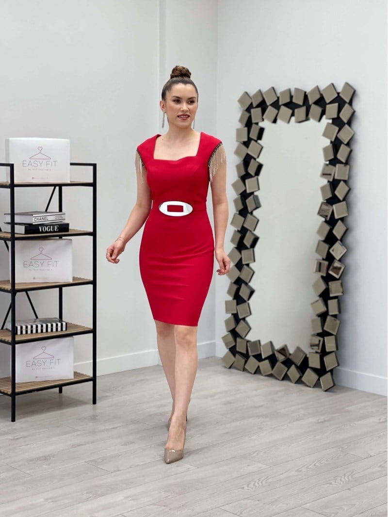 Atlas Kumaş Kare Yaka Omuz Taşlı Püsküllü Elbise - KIRMIZI