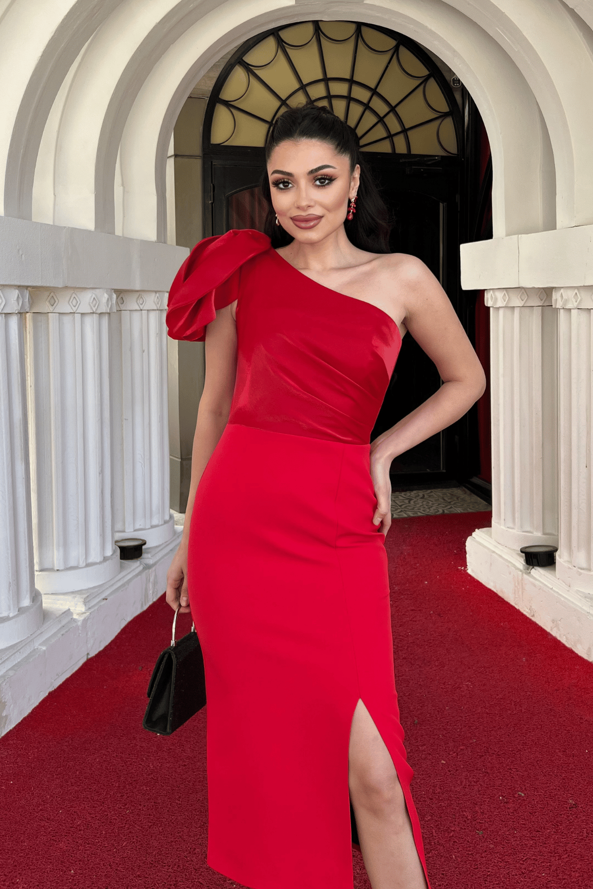 Atlas Kumaş Omuz Organze Detaylı Kalem Elbise - KIRMIZI