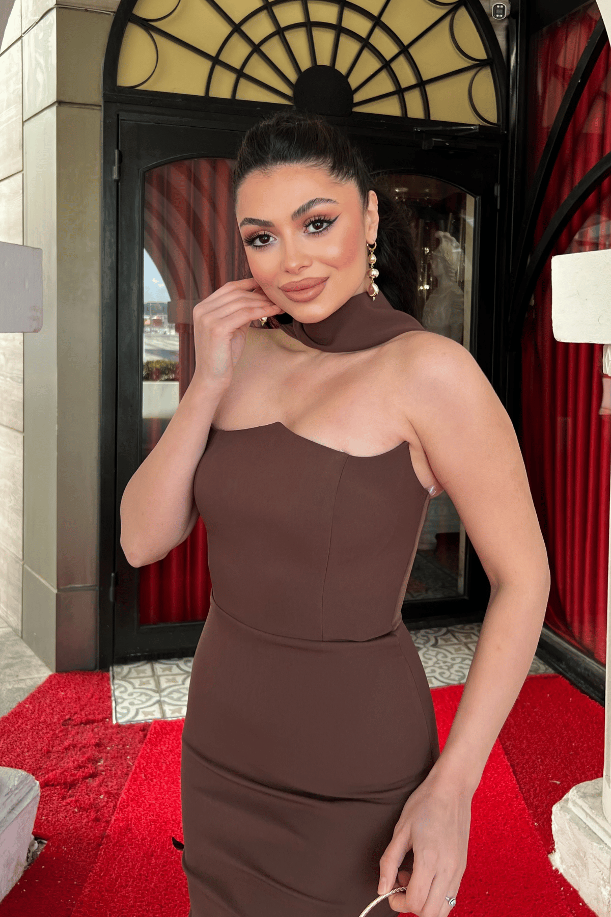 Atlas Kumaş Straplez Şal Detaylı Abiye Elbise - KAHVERENGİ