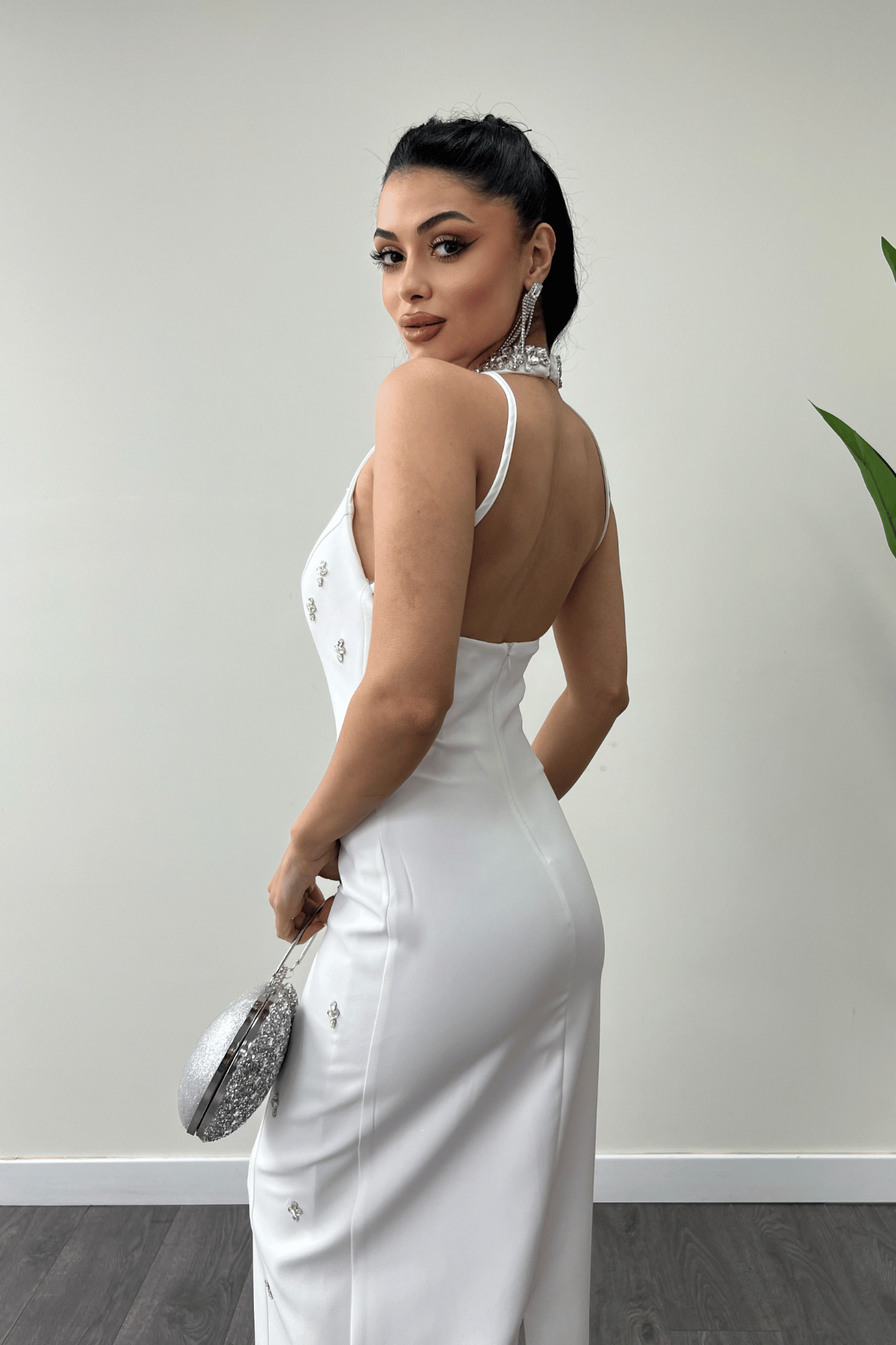 Atlas Kumaş Taş Detaylı Boyundan Bağlama Abiye Elbise - BEYAZ