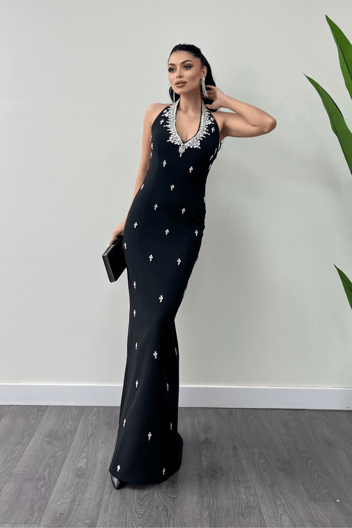 Atlas Kumaş Taş Detaylı Boyundan Bağlama Abiye Elbise - SİYAH