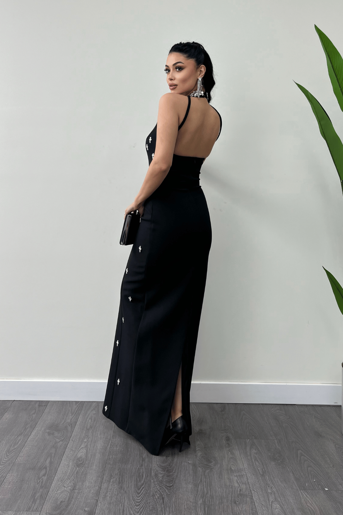 Atlas Kumaş Taş Detaylı Boyundan Bağlama Abiye Elbise - SİYAH