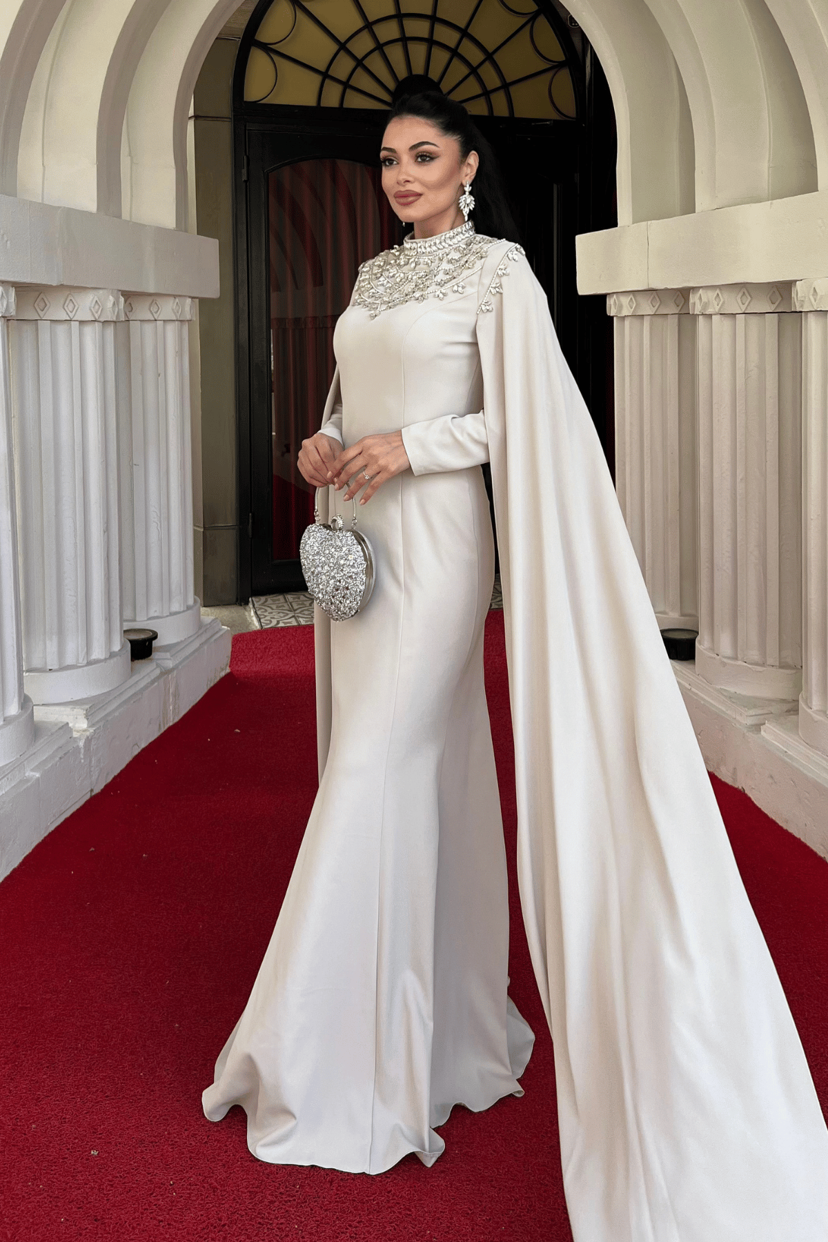 Atlas Kumaş Taşlı Pelerin Detaylı Balık Elbise - BEJ