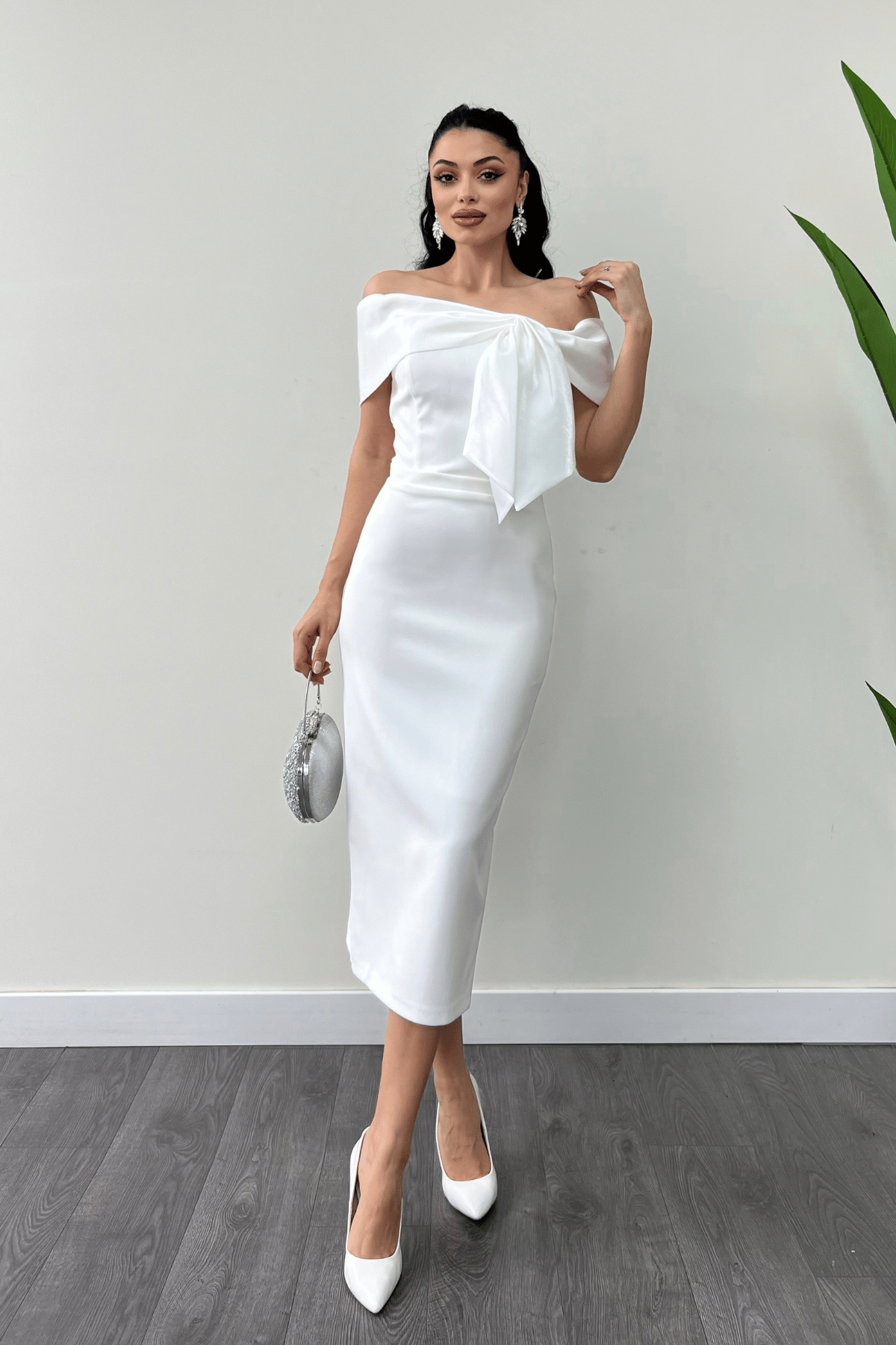 Atlas Kumaş Yakası Kurdale Detaylı Kalem Elbise - BEYAZ