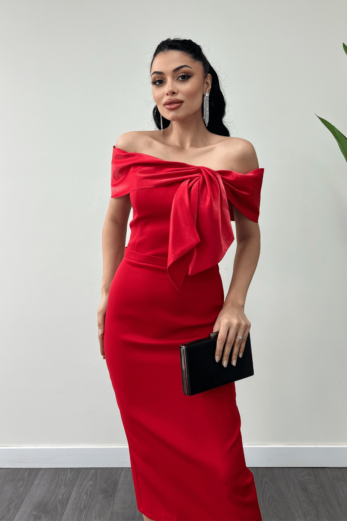 Atlas Kumaş Yakası Kurdale Detaylı Kalem Elbise - KIRMIZI