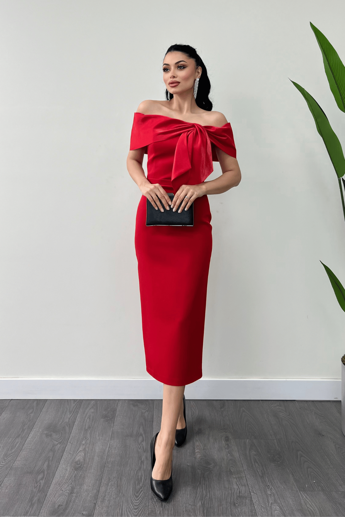 Atlas Kumaş Yakası Kurdale Detaylı Kalem Elbise - KIRMIZI