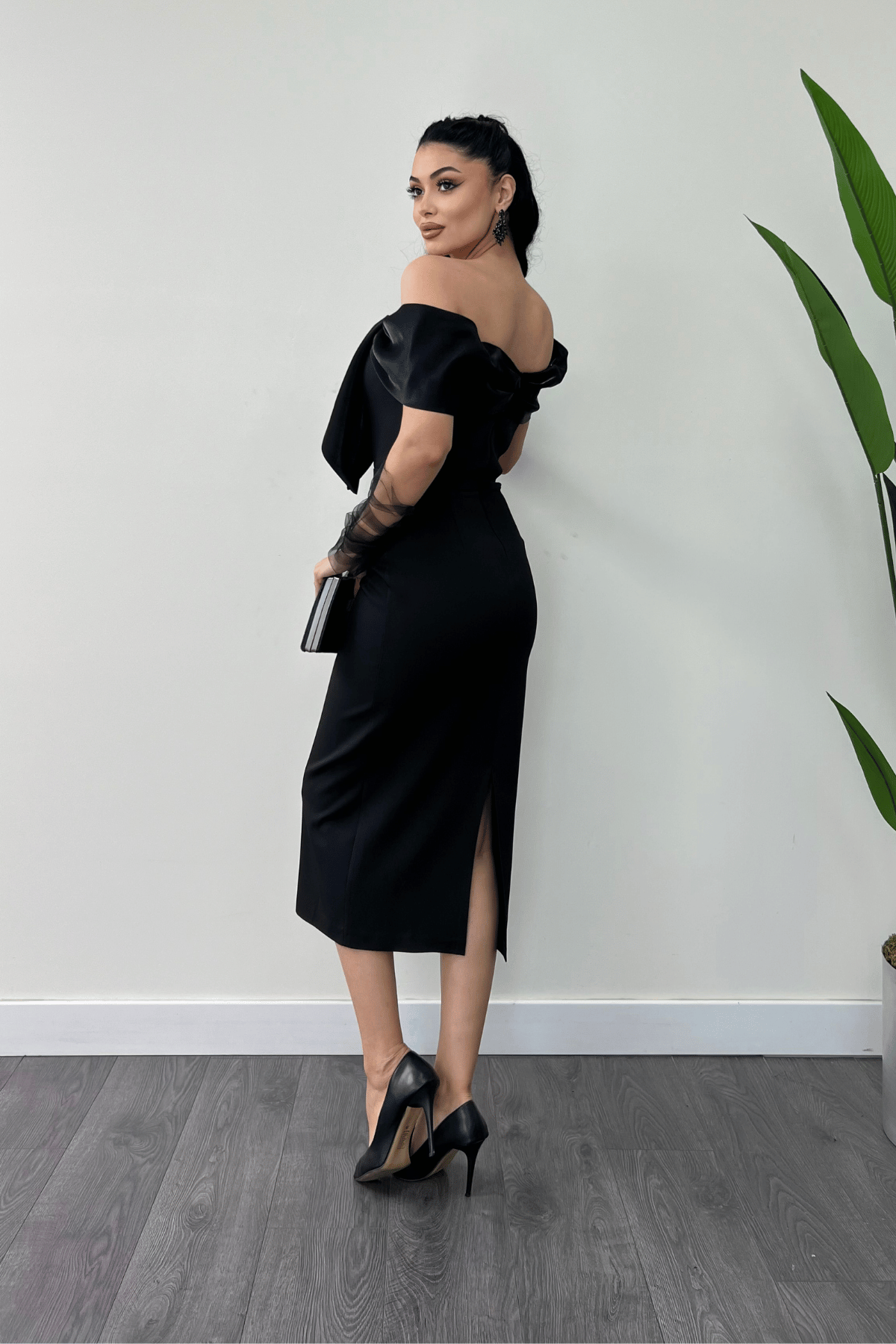 Atlas Kumaş Yakası Kurdale Detaylı Kalem Elbise - SİYAH