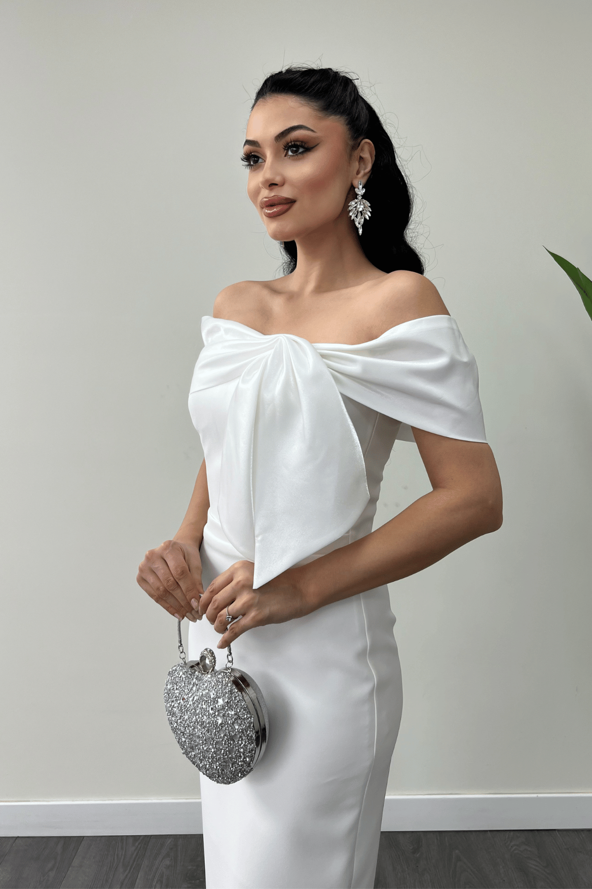 Atlas Kumaş Yakası Kurdale Detaylı Kalem Elbise - BEYAZ