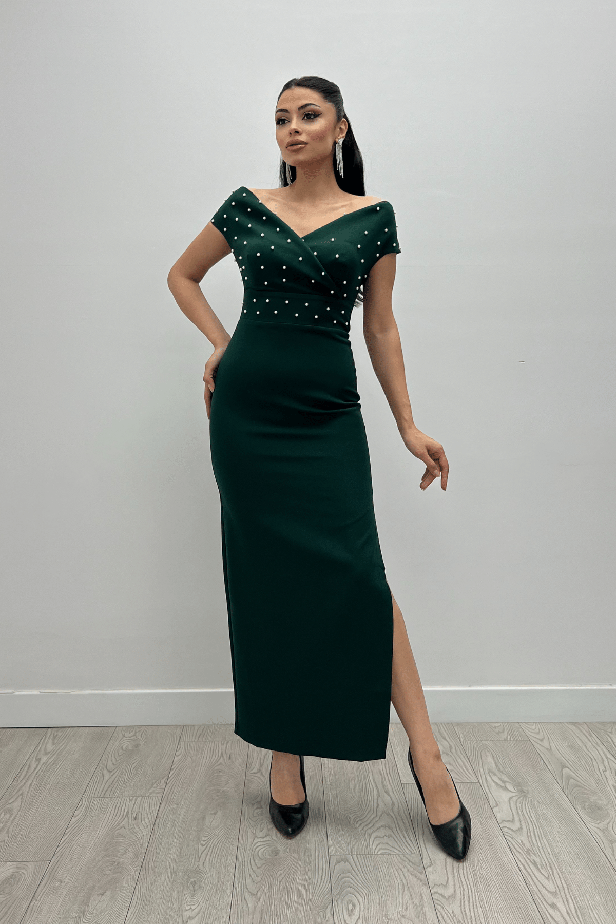 Babel Kumaş Kayık Yaka İnci Detaylı Kalem Elbise - ZÜMRÜT YEŞİL