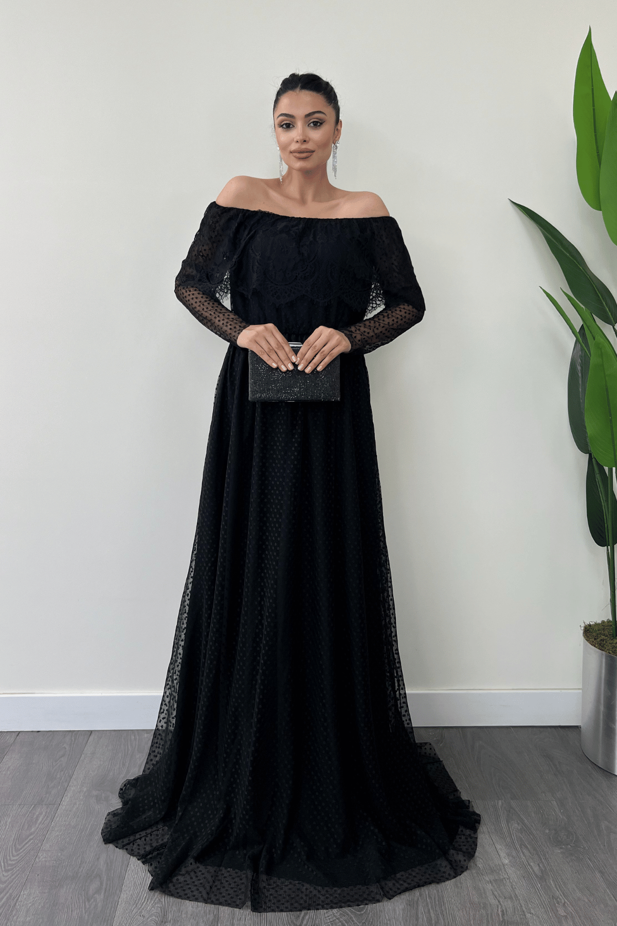 فستان دانتيل بخصر مطاطي - الأسود
