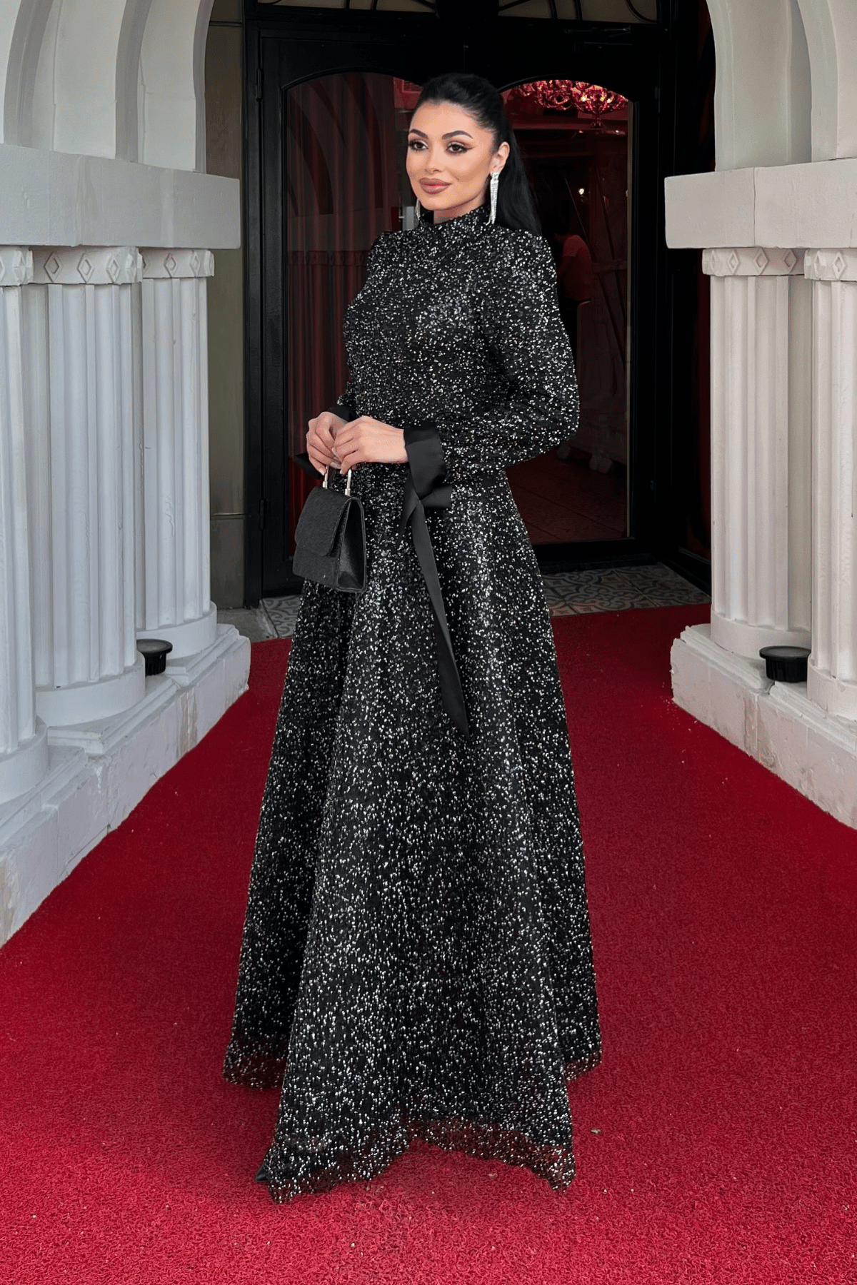 Boncuklu Kumaş Saten Detaylı Abiye Elbise - SİYAH