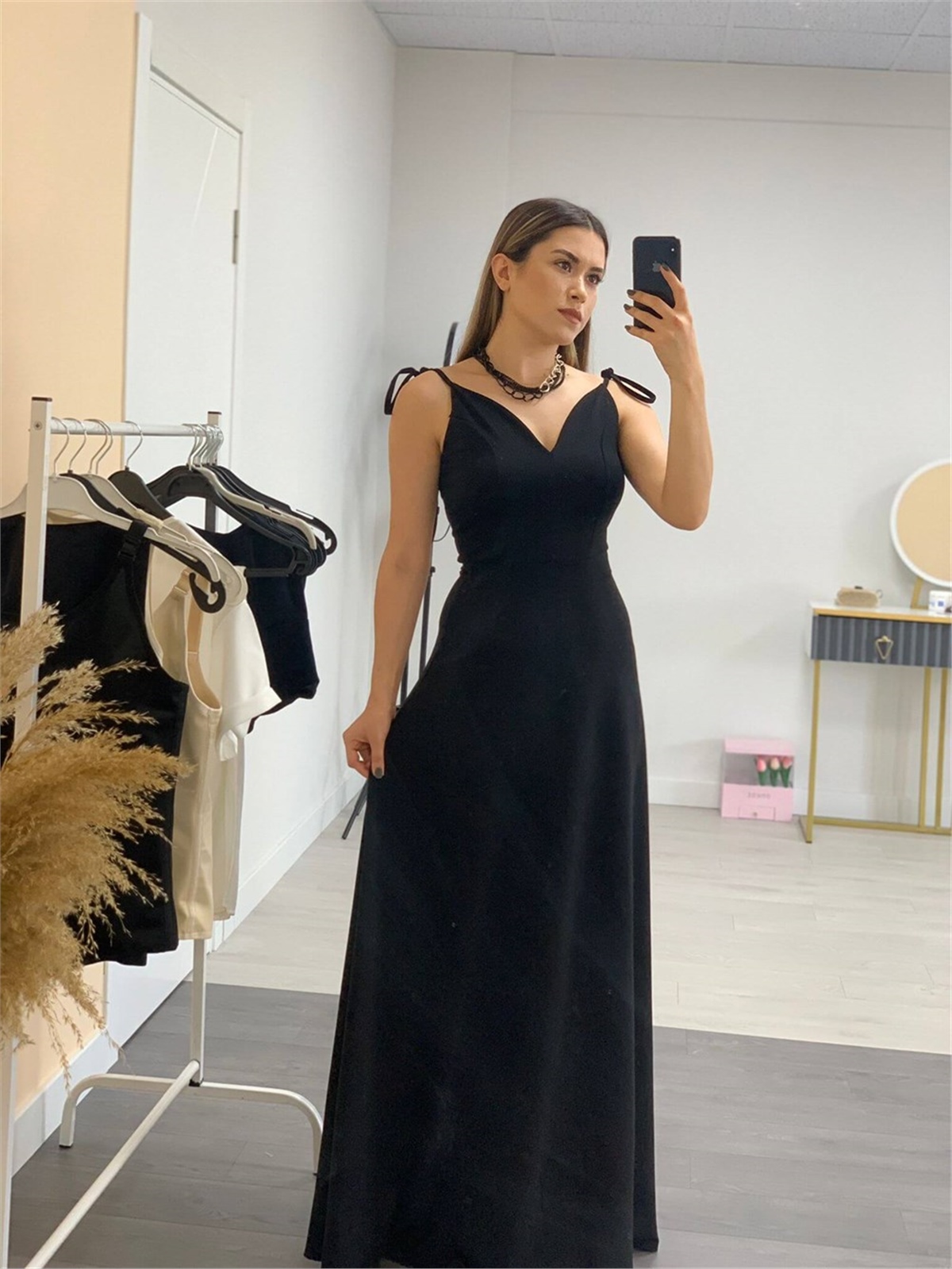 Crep Kumaş Askı Detaylı Maxi Elbise - Siyah