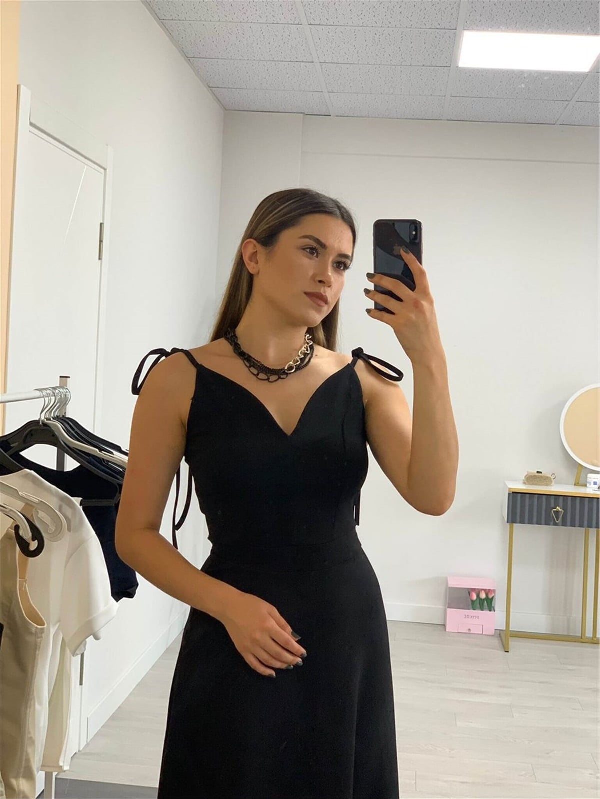 Crep Kumaş Askı Detaylı Maxi Elbise - Siyah
