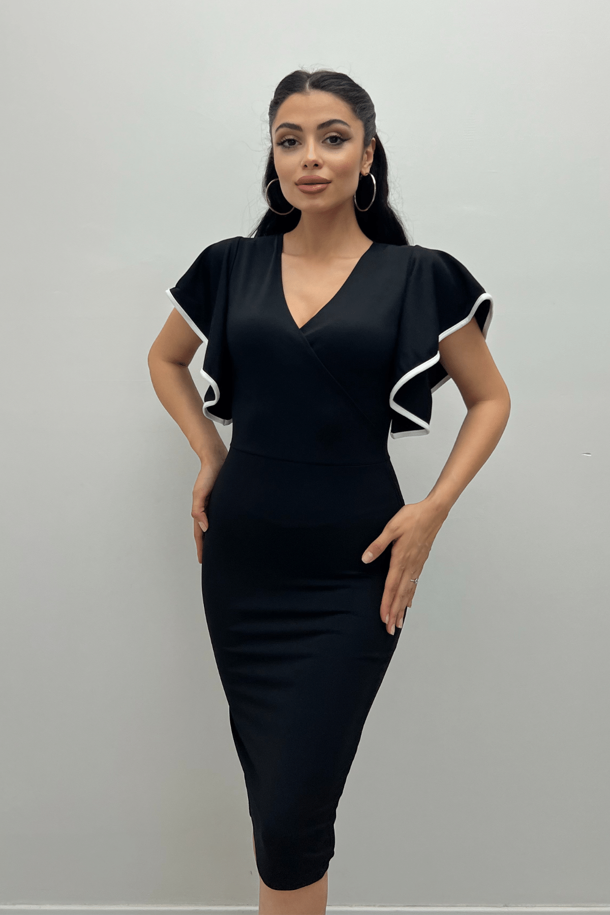 فستان مكشكش من قماش الكريب - الأسود