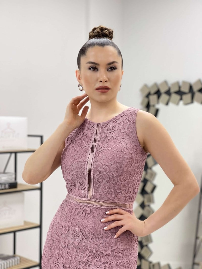 Dantel Kumaş Beli Motifli Elbise - GÜL KURUSU