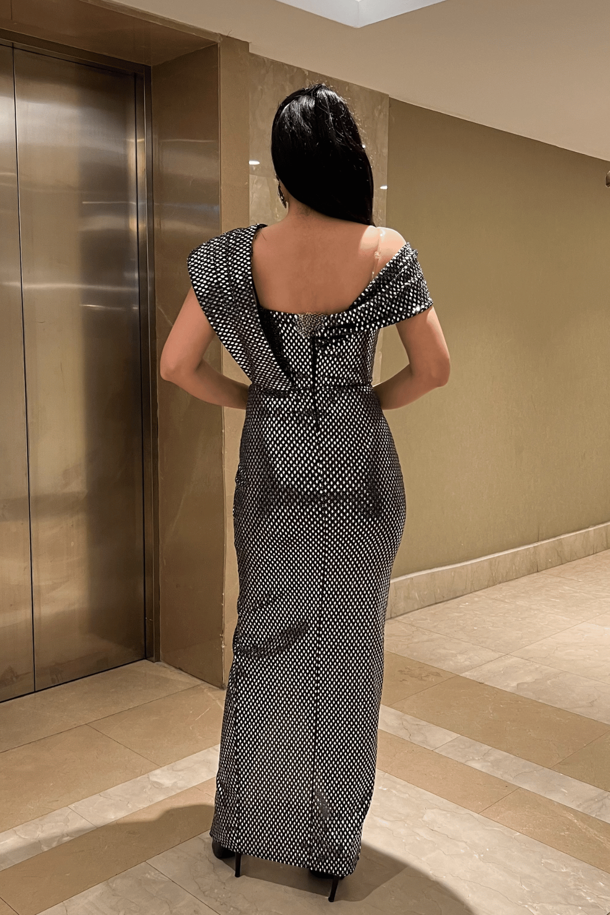 Desenli Payet Kumaş Tasarım Elbise - GÜMÜŞ