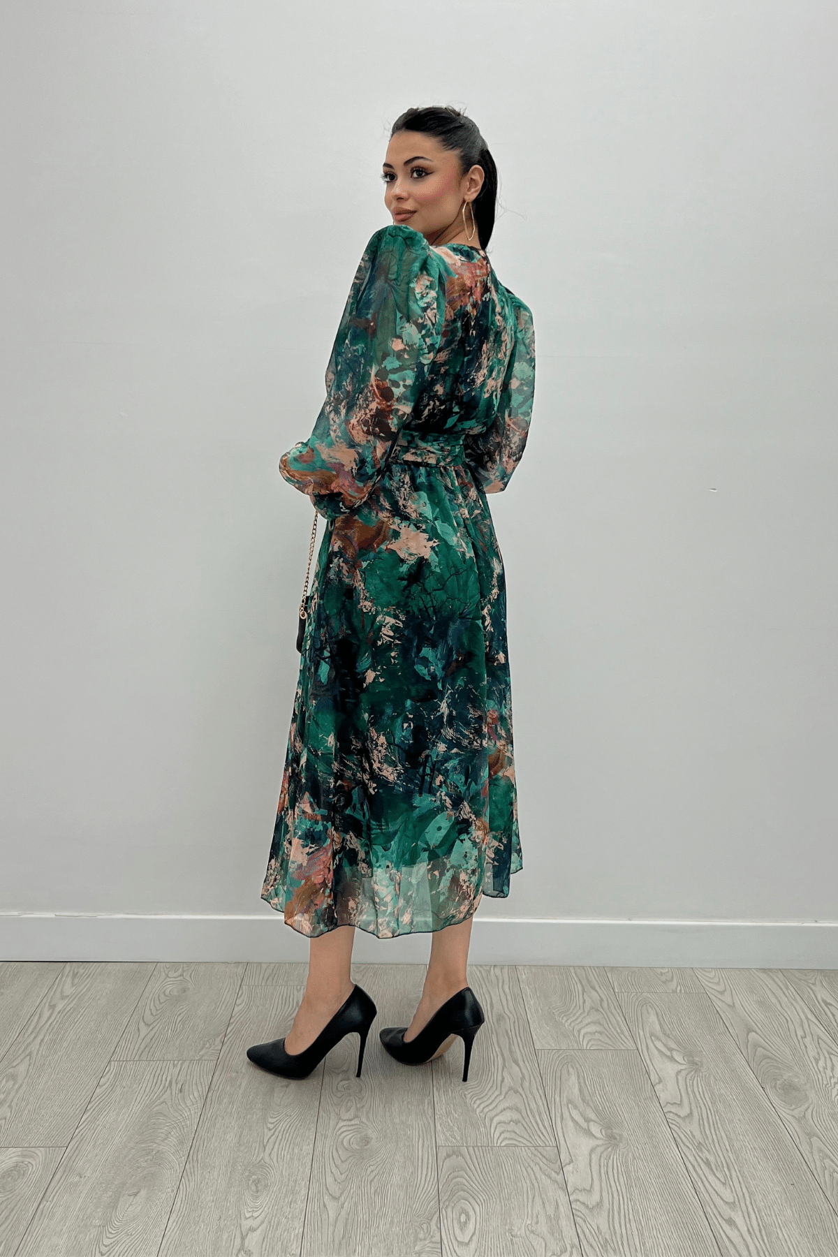 Desenli Sifon Kumaş Beli Lastikli Midi Elbise - ZÜMRÜT YEŞİL