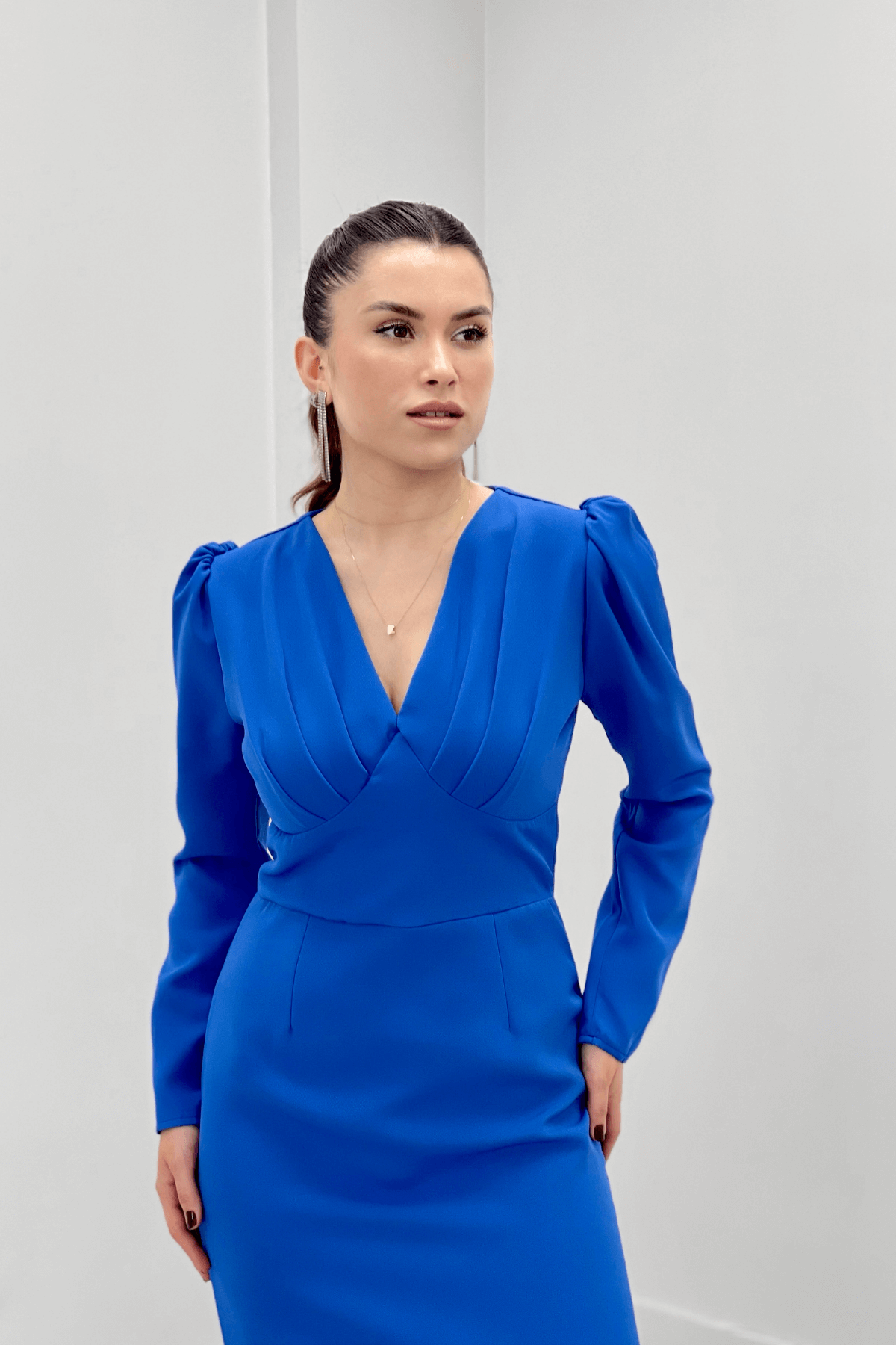 Double Kumaş V Yaka Kolları Tüy Detaylı Kalem Abiye Elbise - SAKS MAVİ