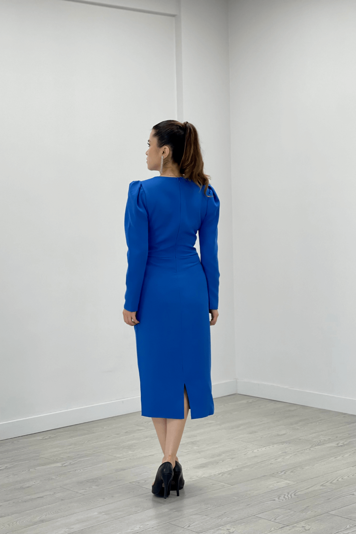 Double Kumaş V Yaka Kolları Tüy Detaylı Kalem Abiye Elbise - SAKS MAVİ